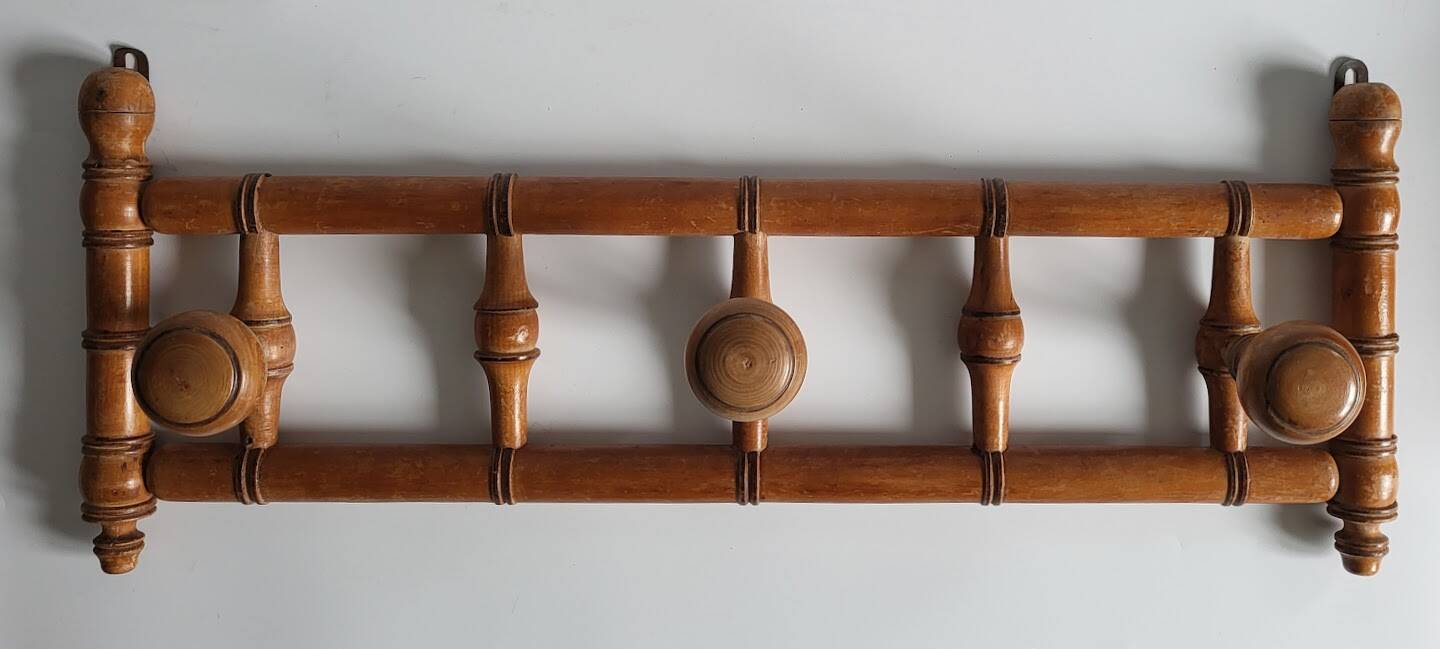 Portemanteau mural en bois tourné
