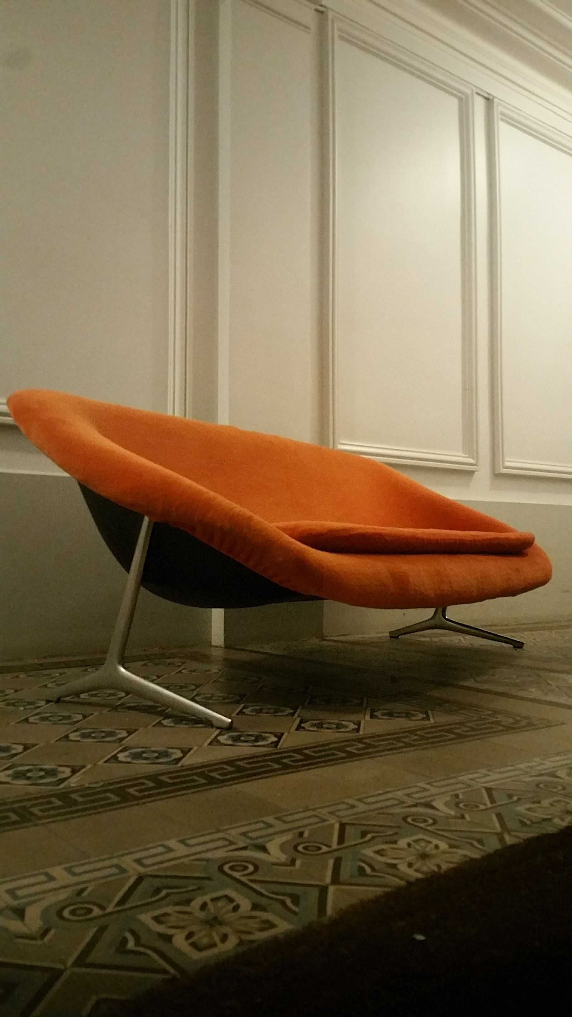 Couch Egg sculptural fibreglass of Walter S. Chenery for Lurashell