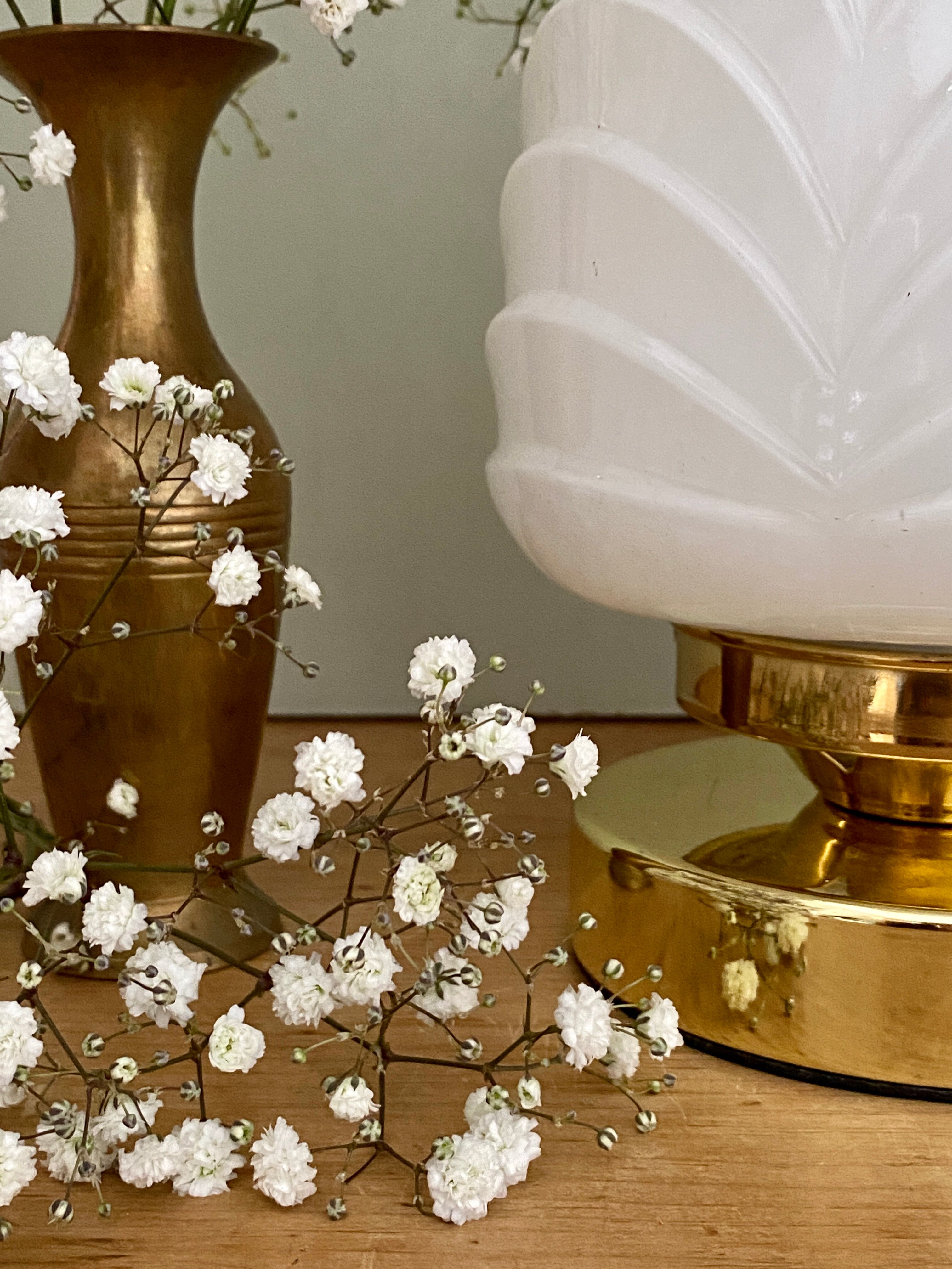 Vintage table lamp in white opaline