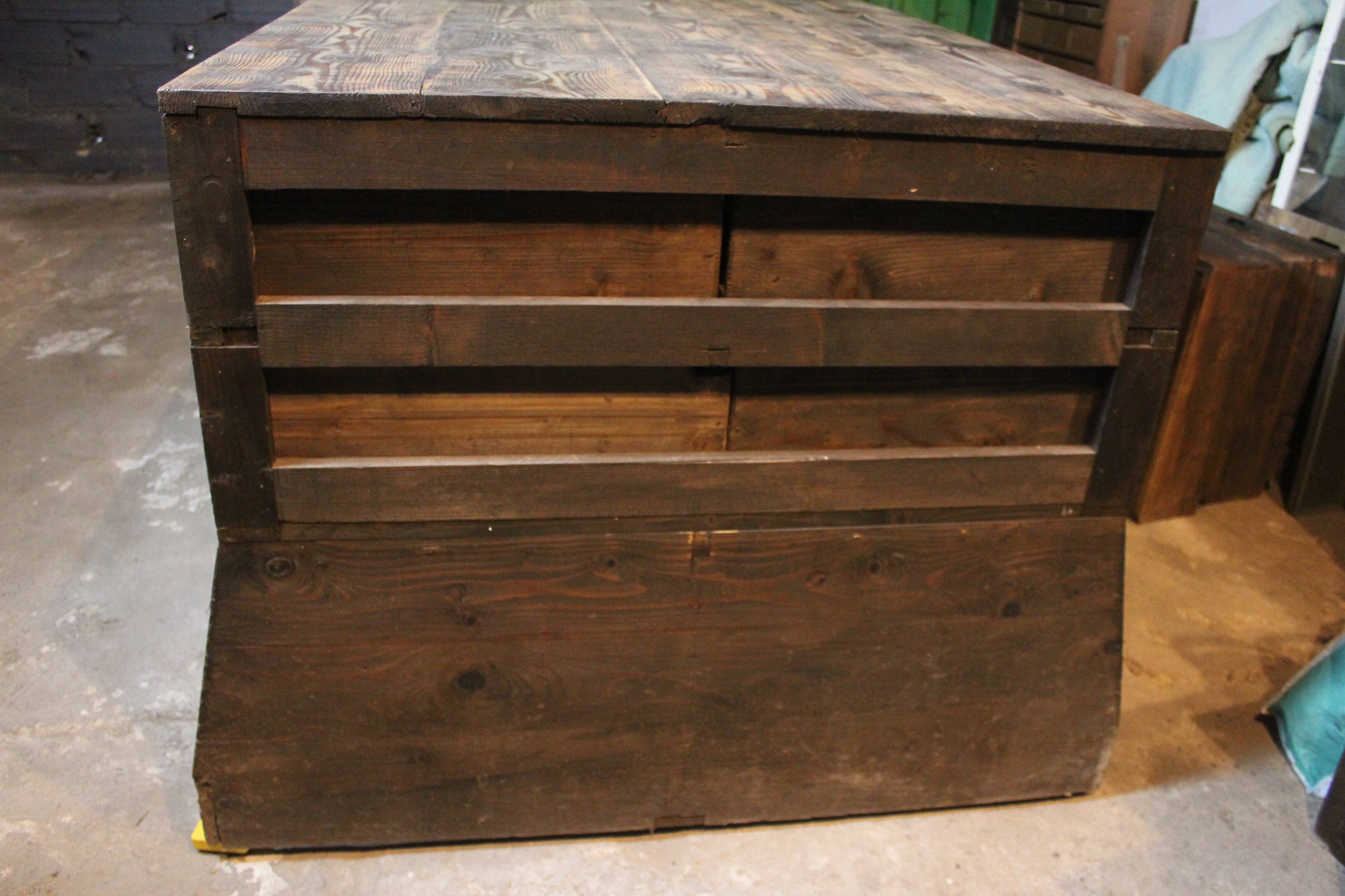 Double-sided cutlery cabinet