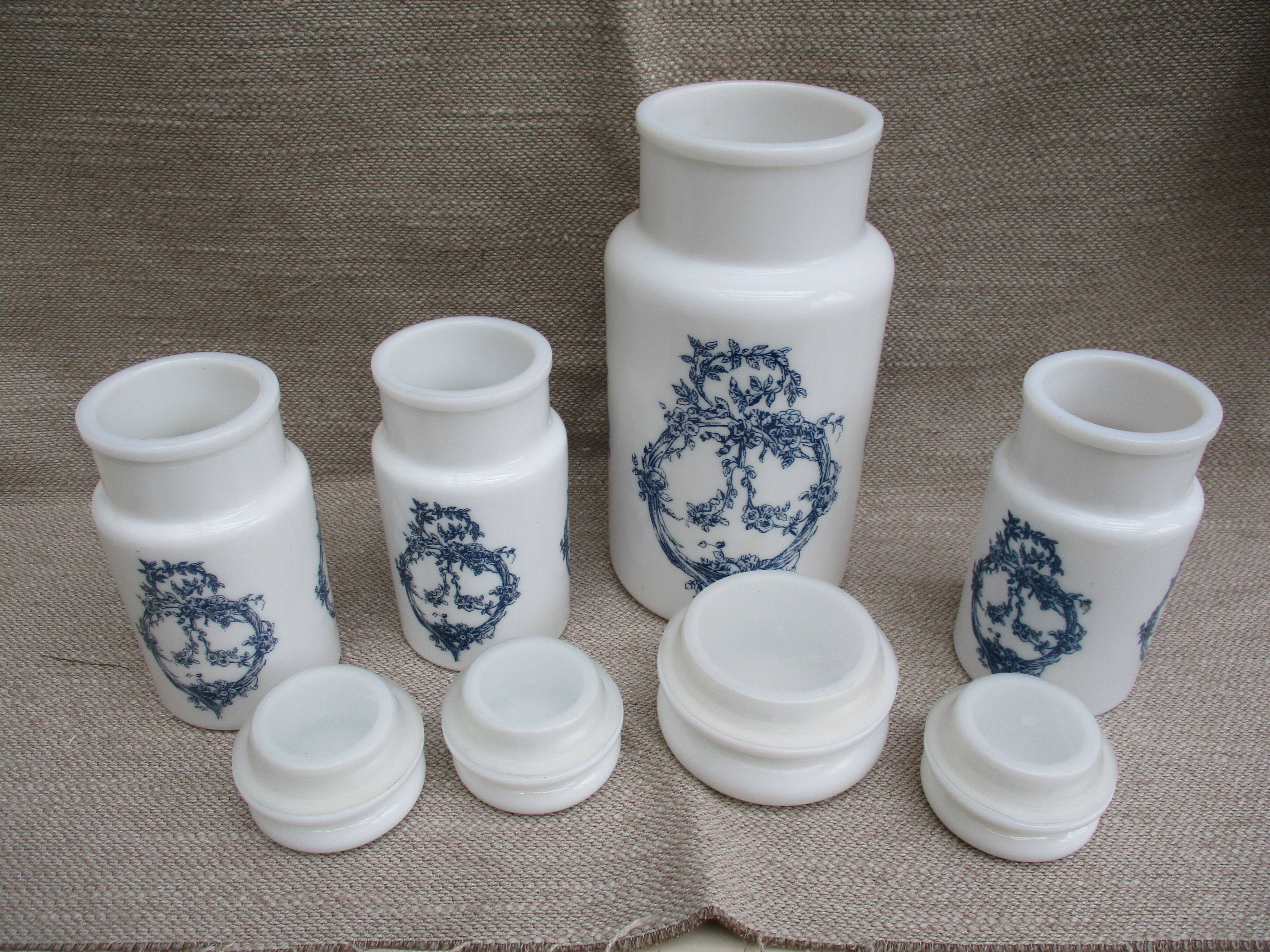 Set of Pots in white opaline