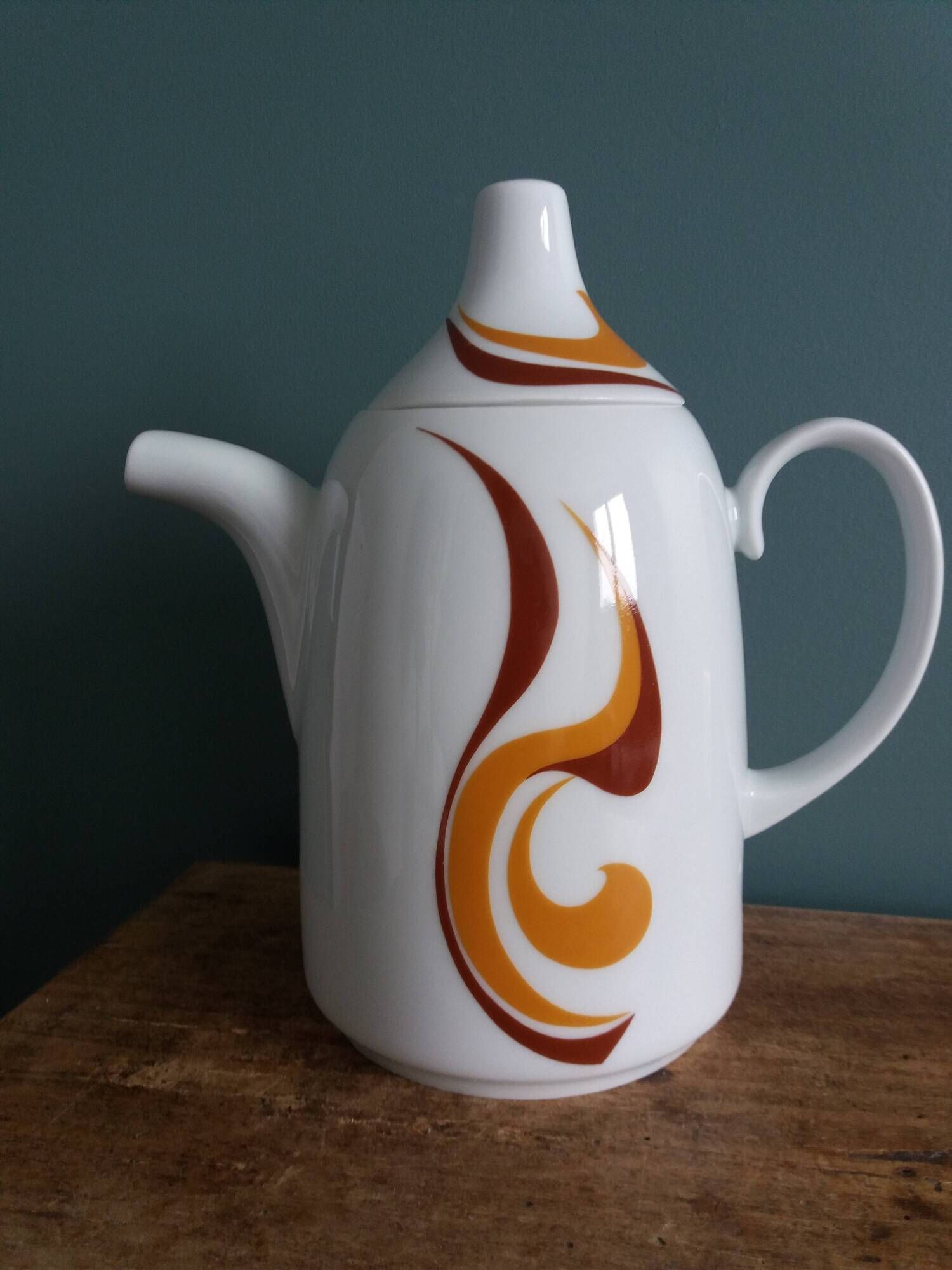 Coffee pot, teapot, porcelain, Italy, 70s, space age