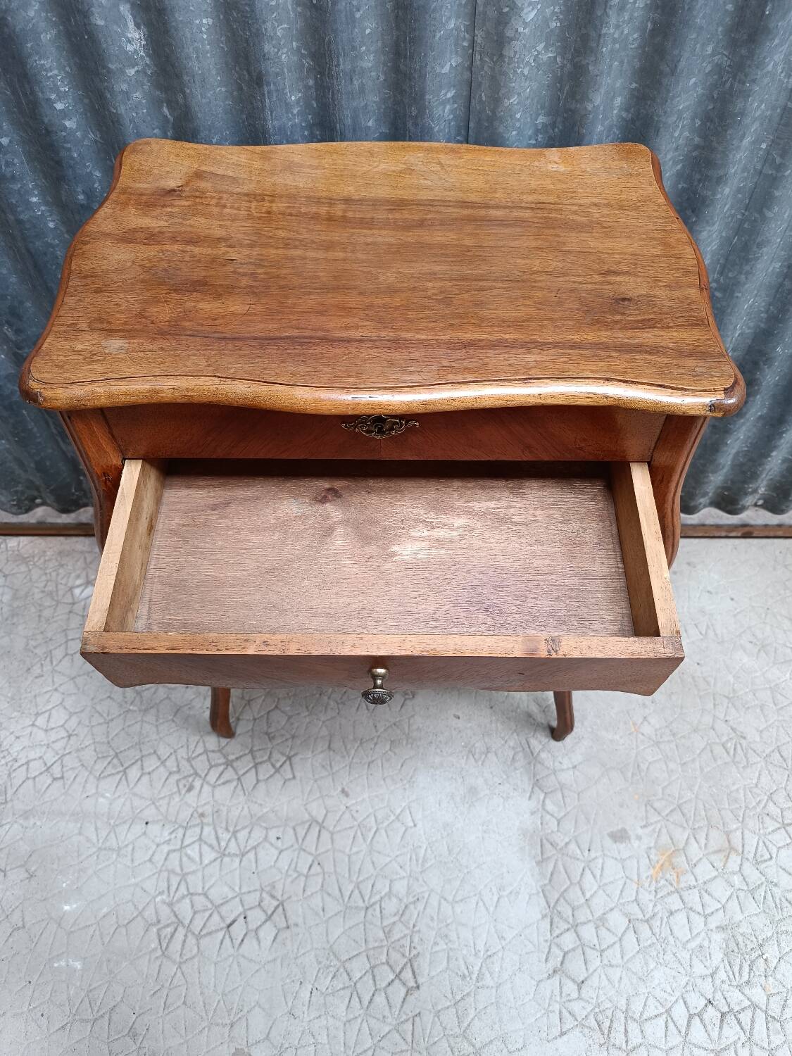 Side table - Hairdresser - Worker - small solid wood accent table