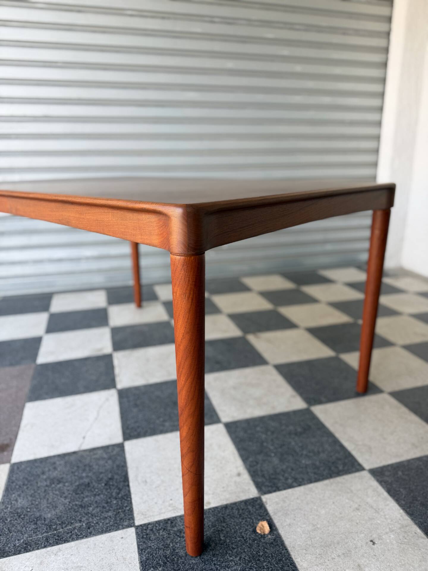 Table danoise en teck HW Klein pour Bramin