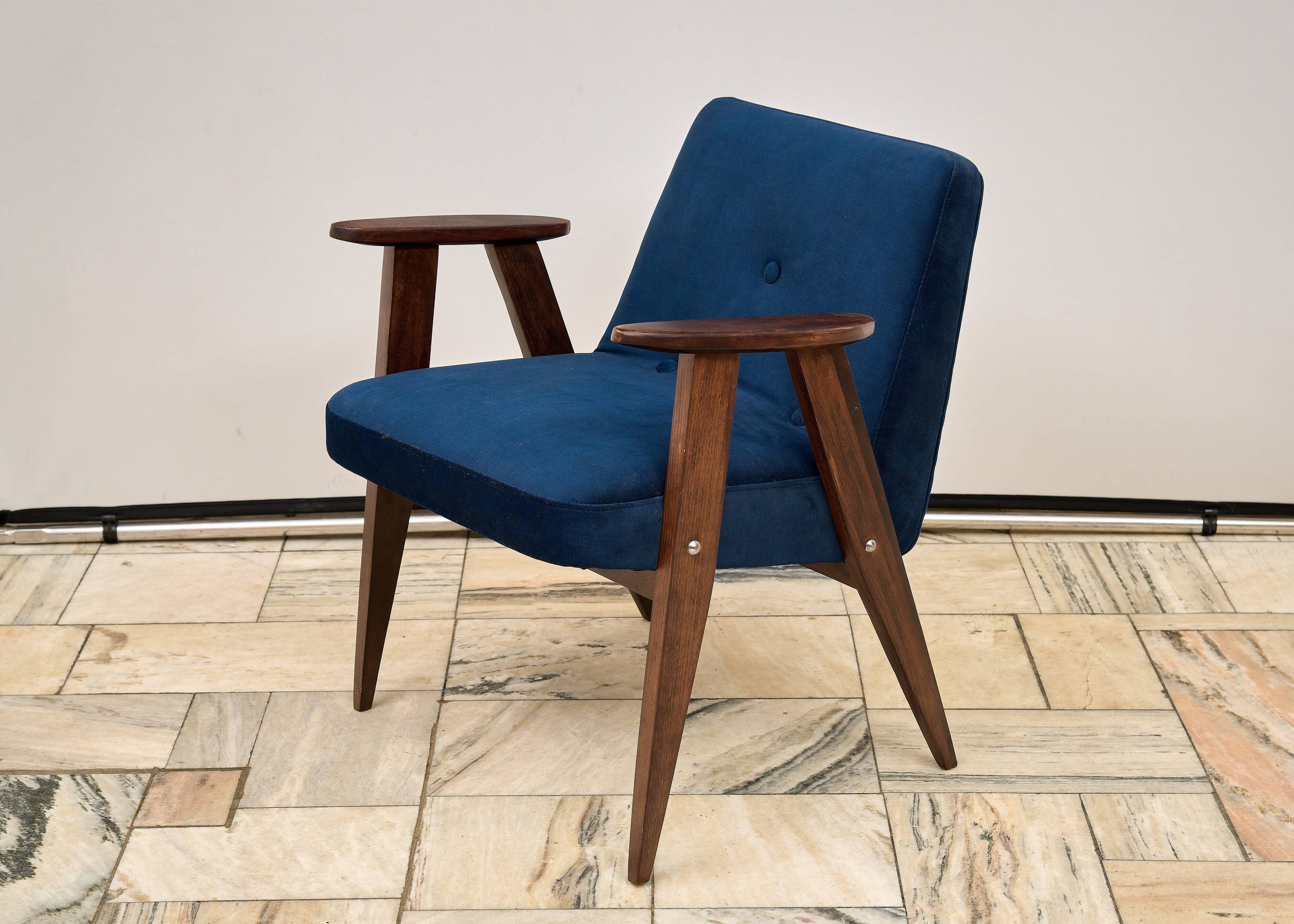 366 Vintage-style armchair, designed by Chierowski, Poland, 1960