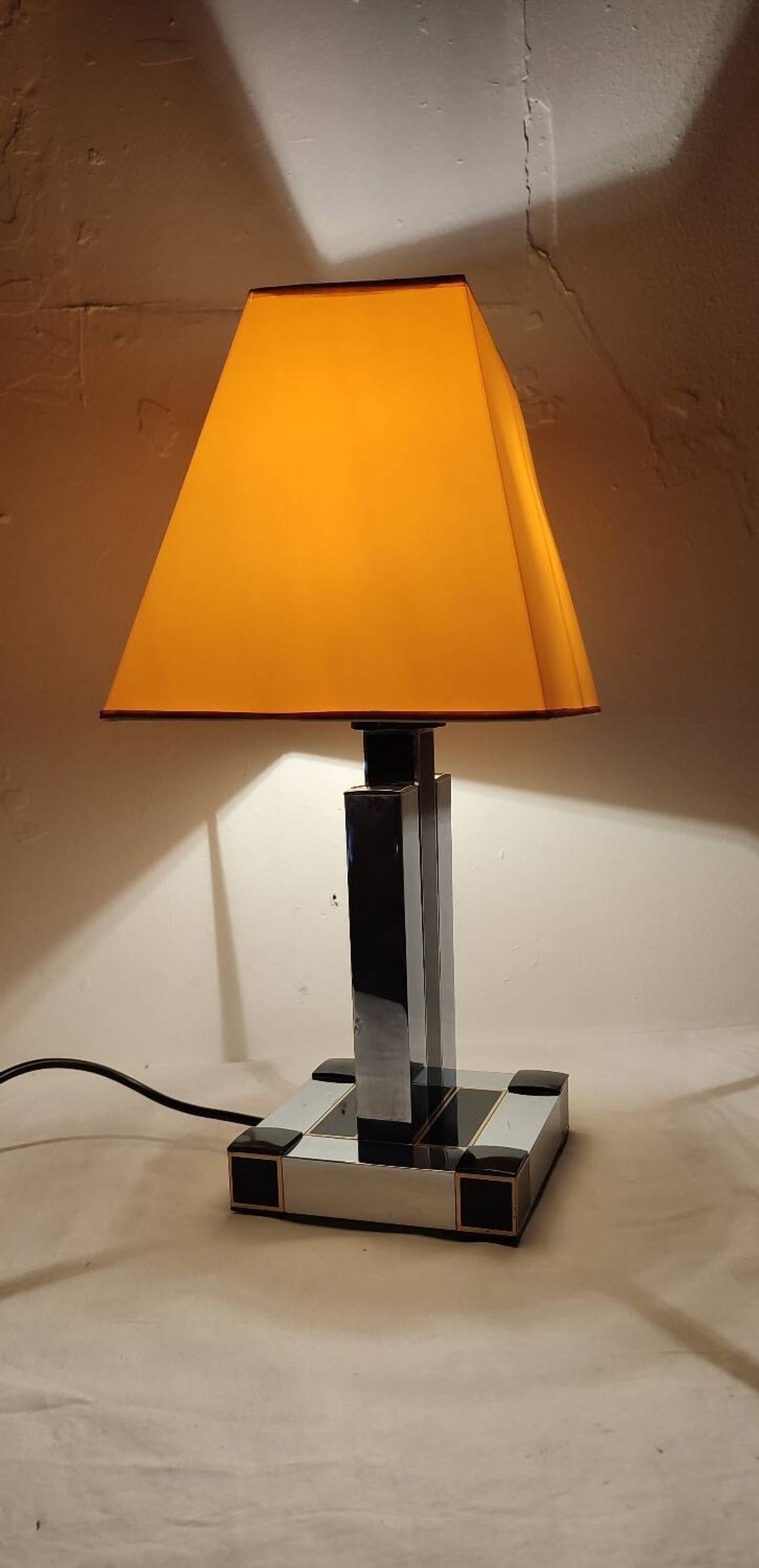 Lámpara de mesa "Lumica". Spain, 1980s.