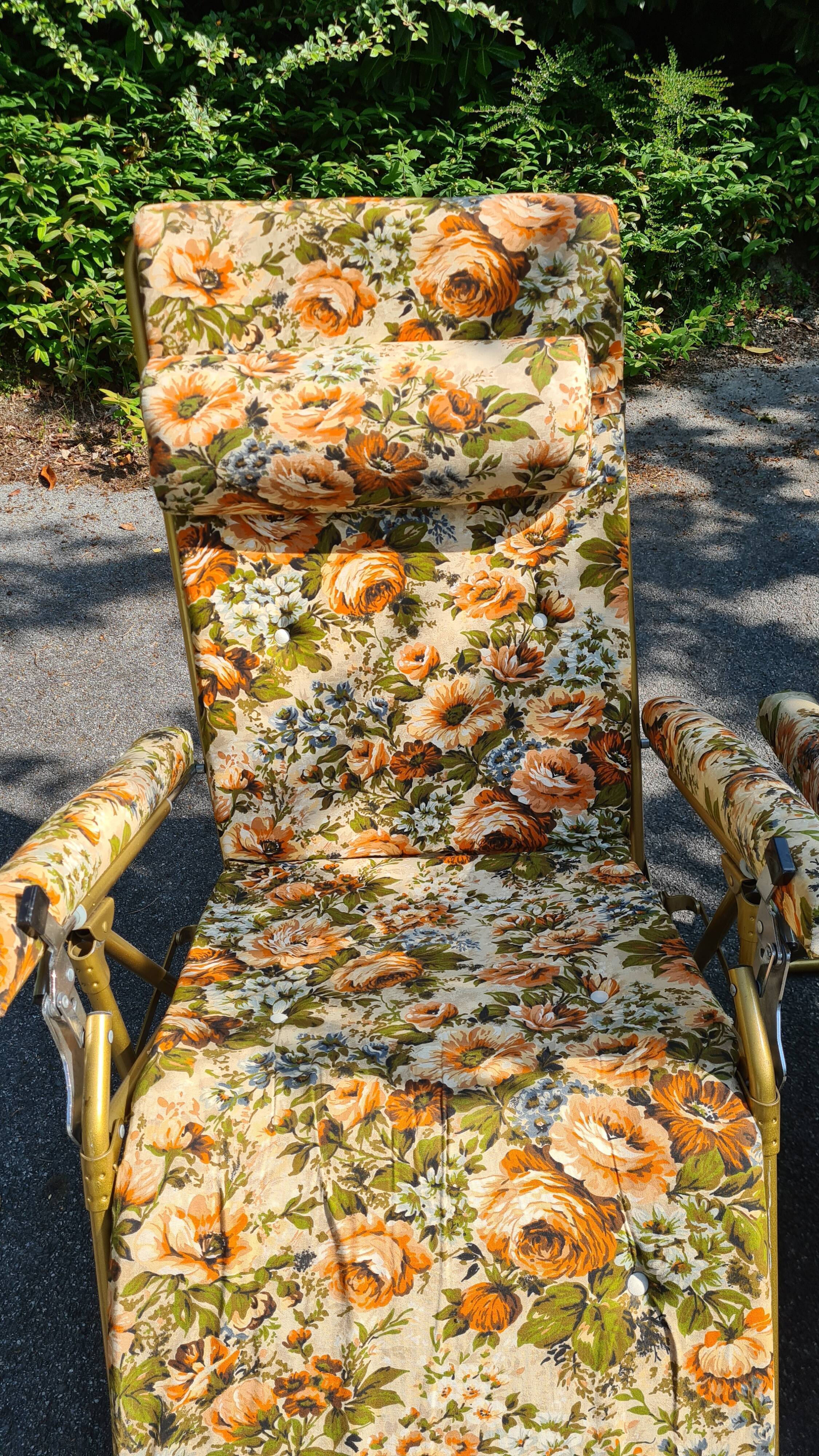 Pair of flowery deckchairs Lafuma 70s