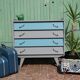 Commode vintage bleu rénovée