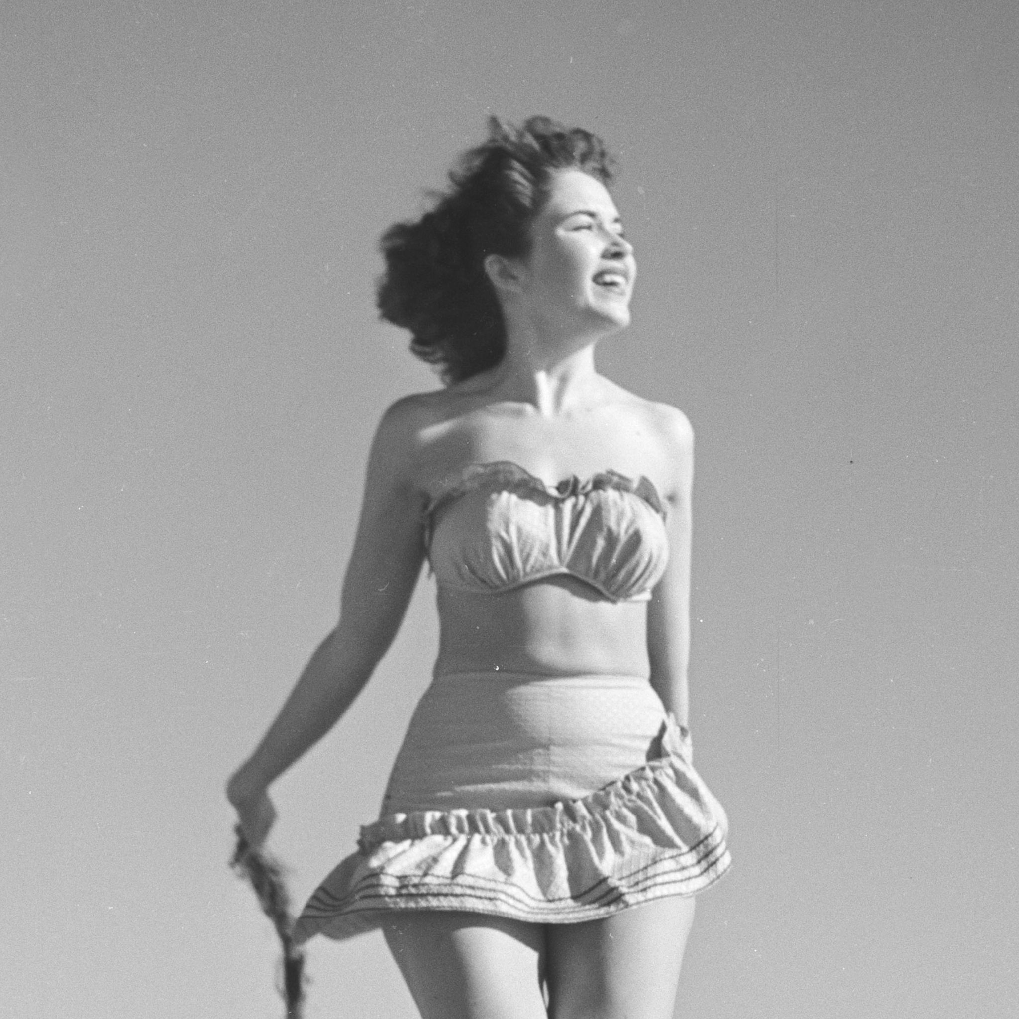 Photo print black and white pinup woman barium paper 300g format 40X40CM