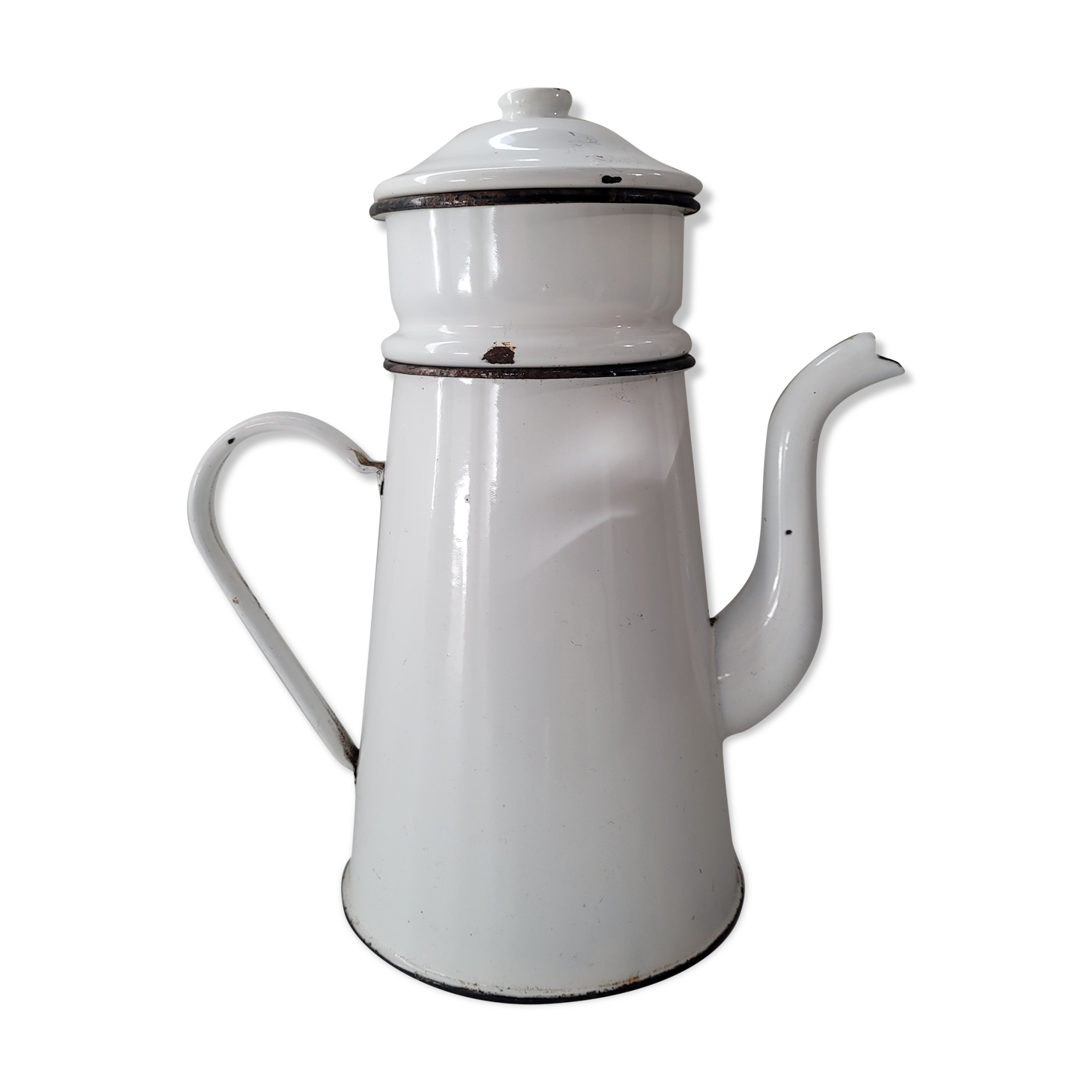 White enamelled teapot coffee maker