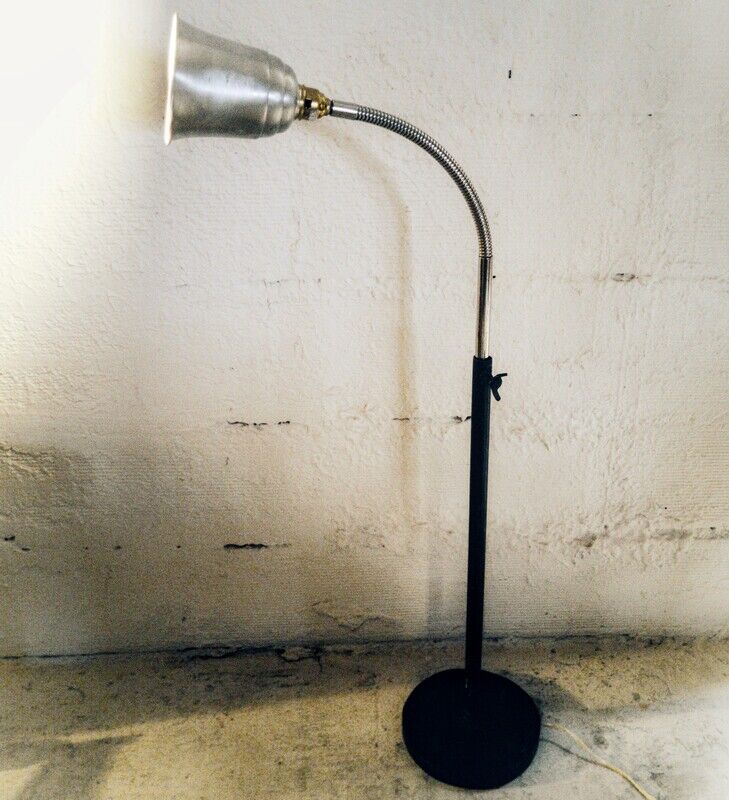 Industrial floor lamp