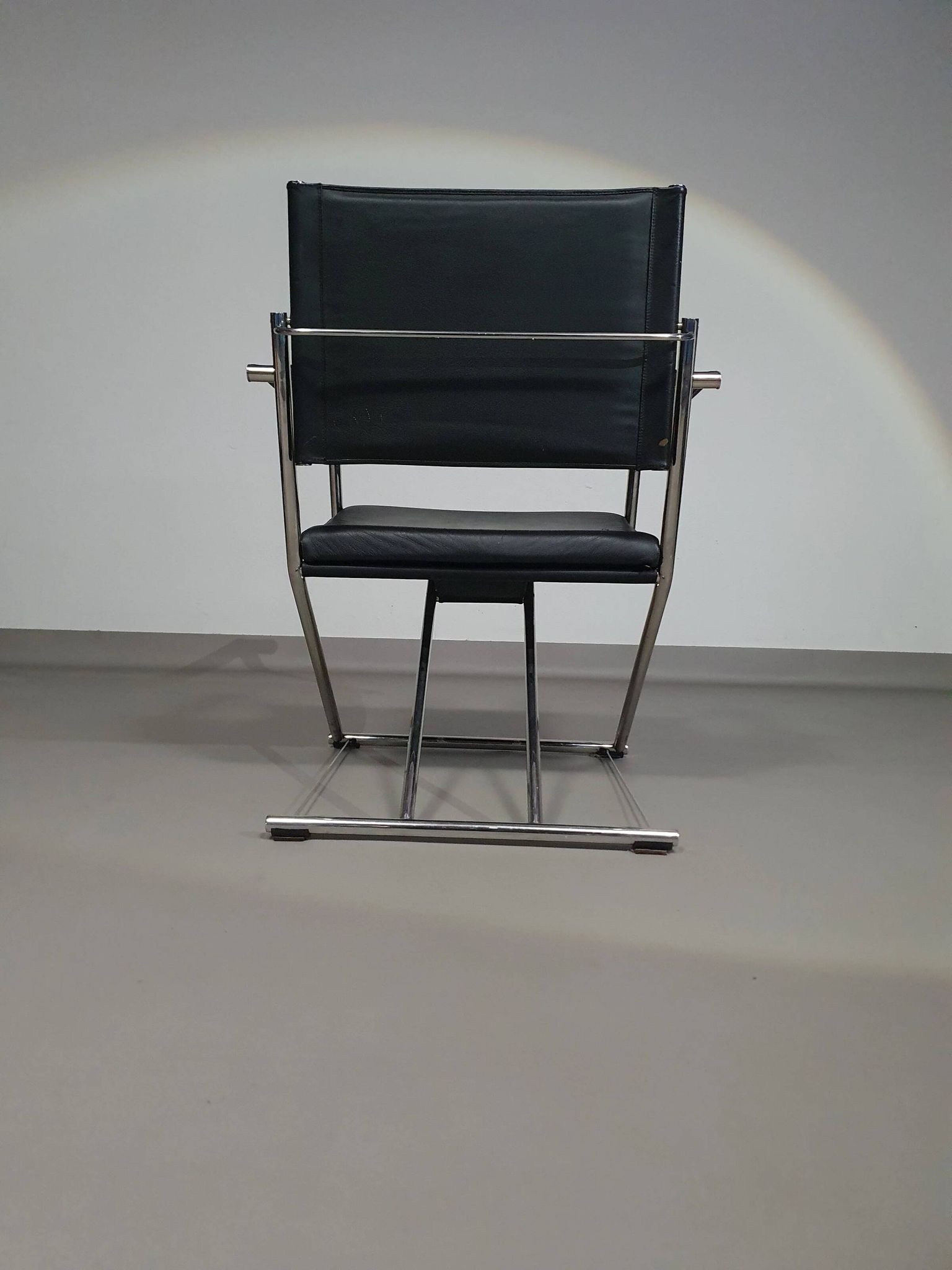 2 chaises pliantes en cuir chromé