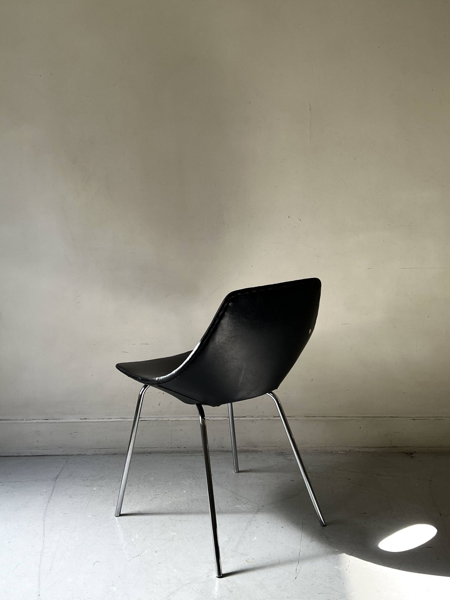 Barrel chair in black leather & chrome by Guariche for Steiner France 1970