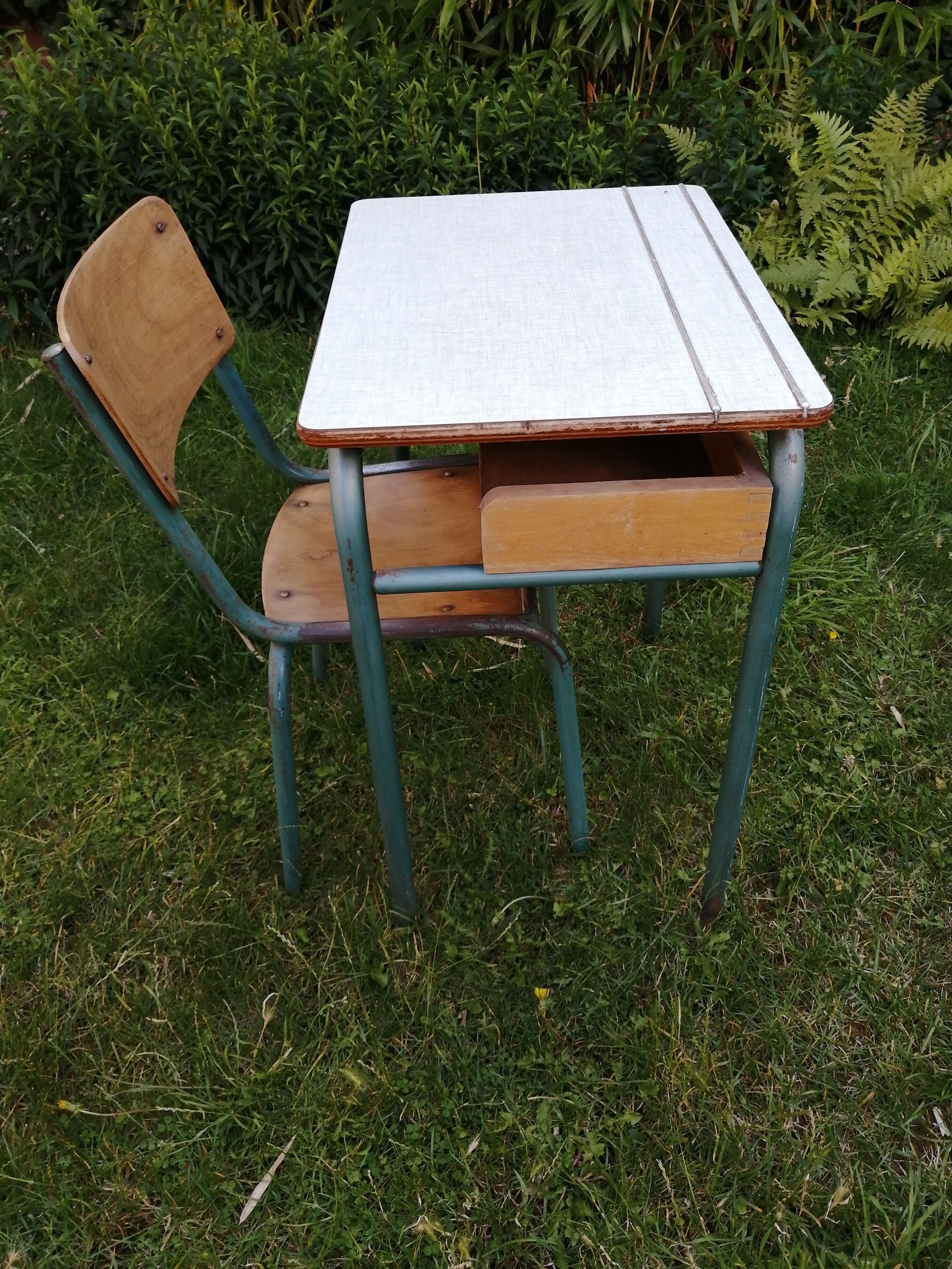 Bureau d´écolier taille adulte et sa chaise assortie