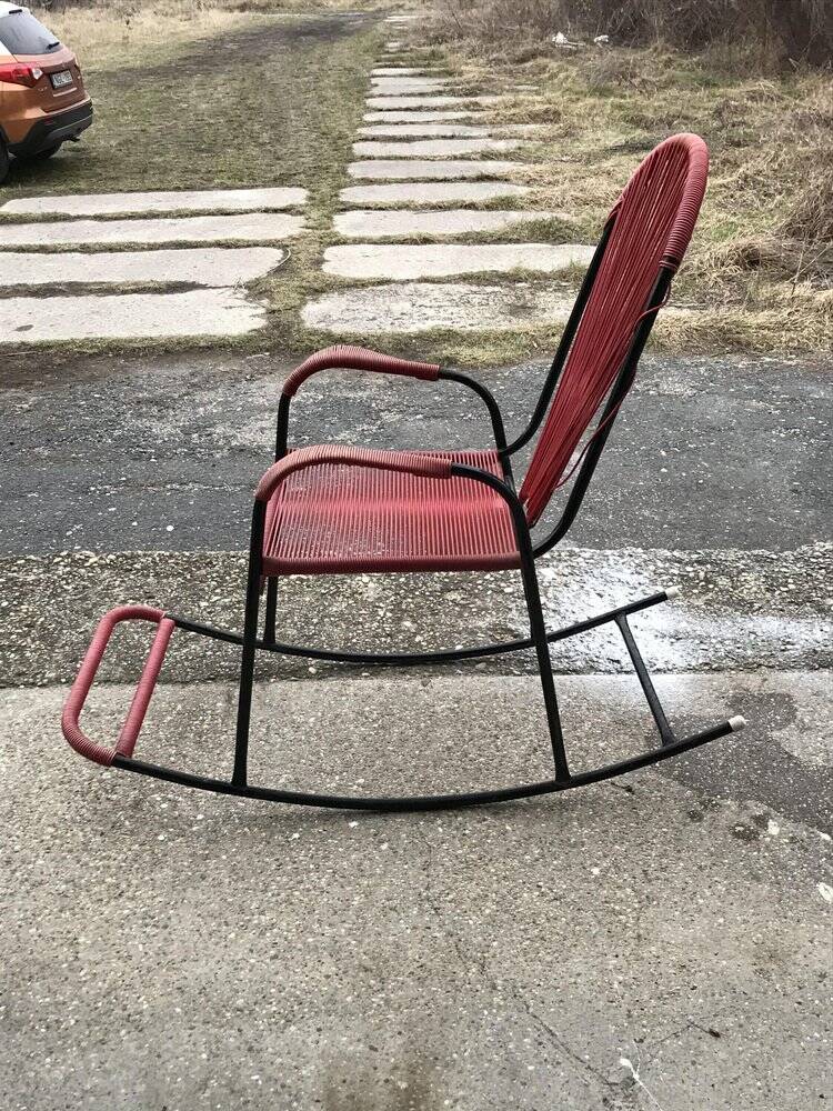 Vintage red metal rocking chair, graphic plastic cord with fan backrest, 1960s.