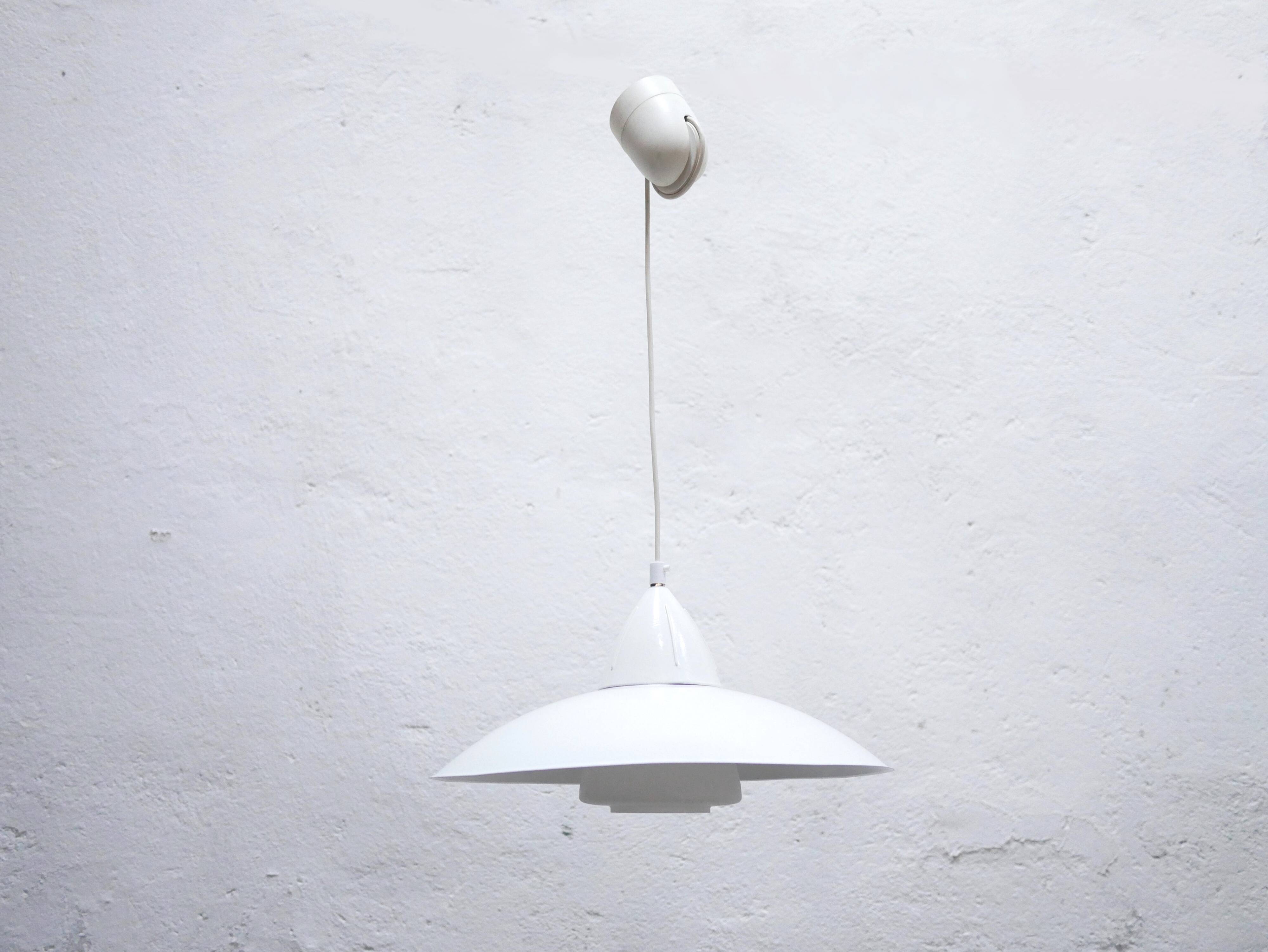 Suspension up and down vintage white