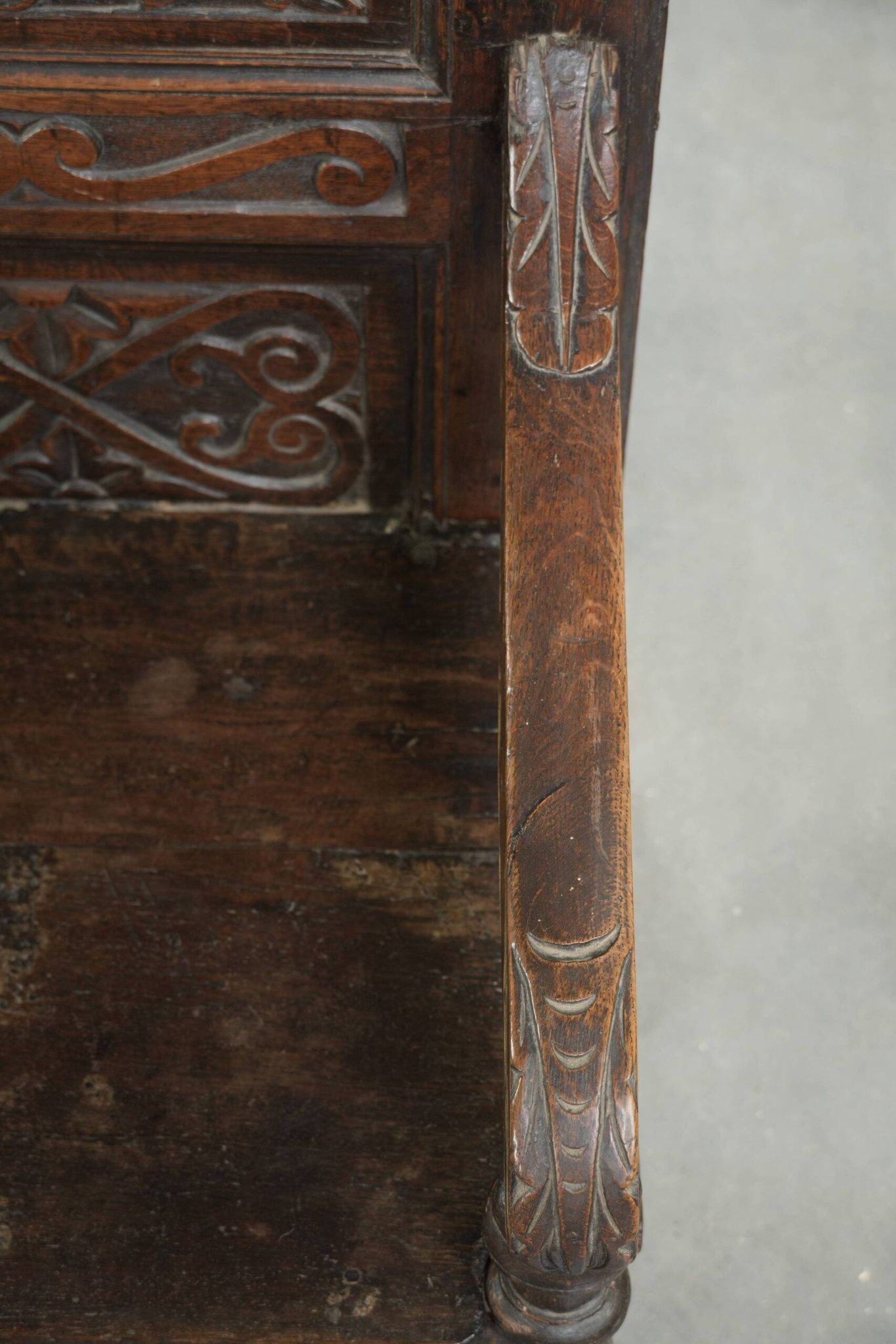 Unique 18th-century English oak wainscot chair with amazing woodcarving