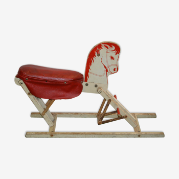 Cheval à bascule en bois