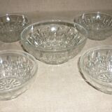 Lot saladier et  4 coupelles en verre moulé pressé