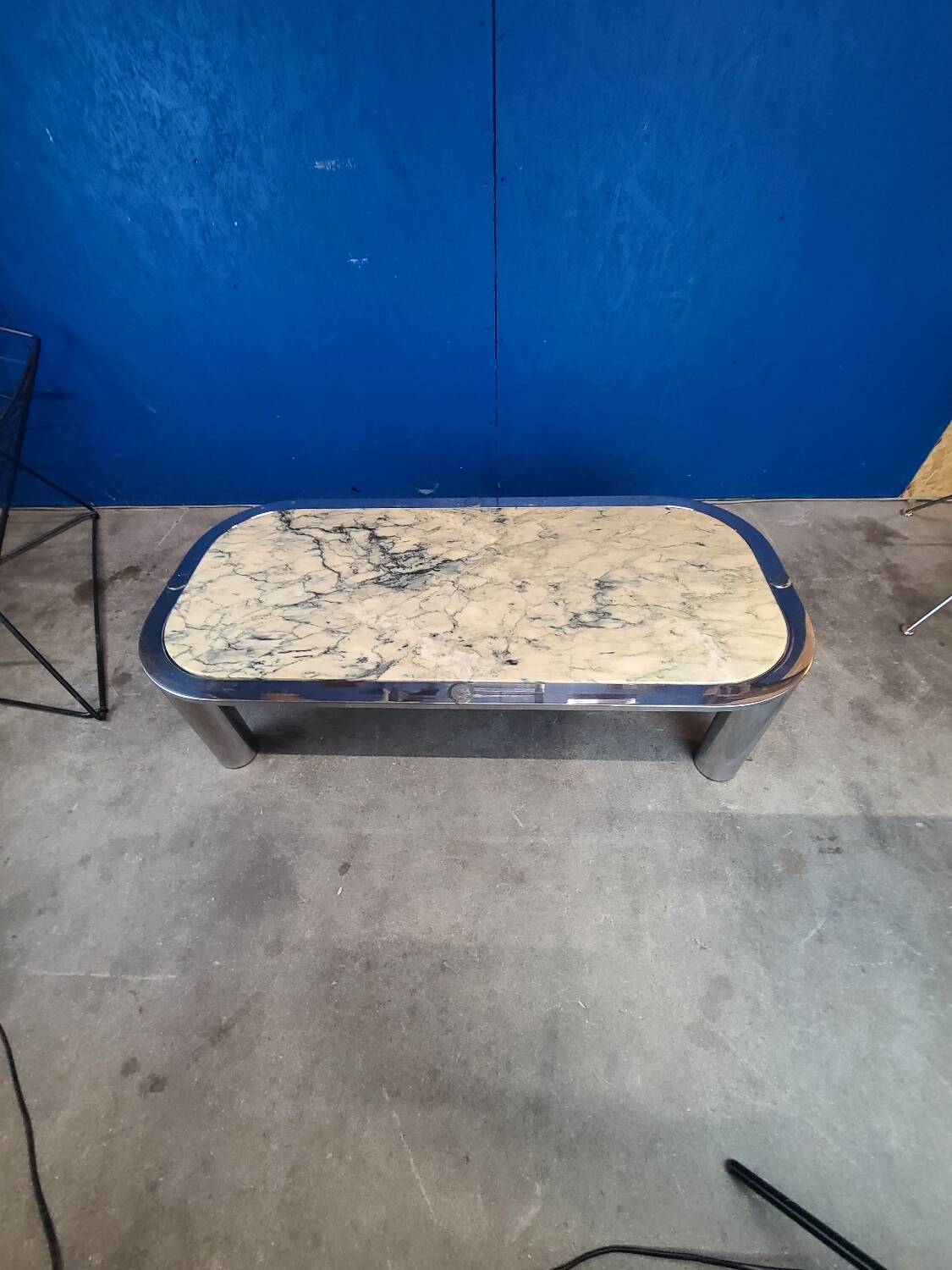 Italian design coffee table from the 70s, marble and chrome