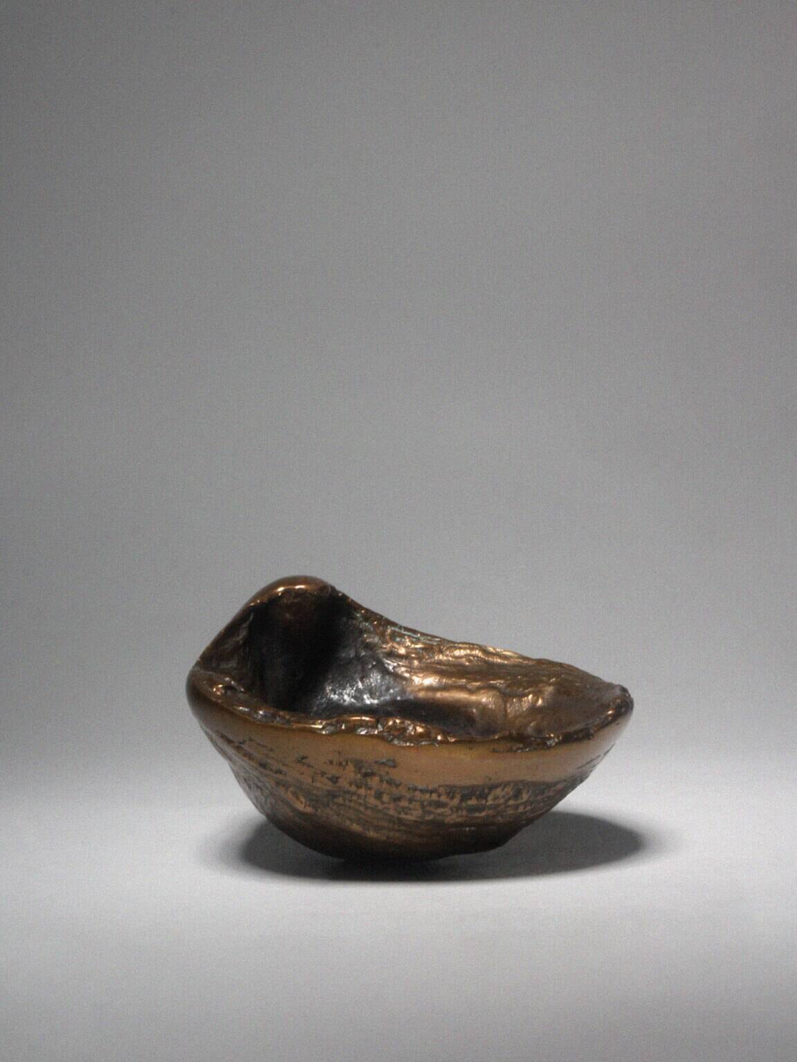 Sculpture de bol en coquillage en bronze antique