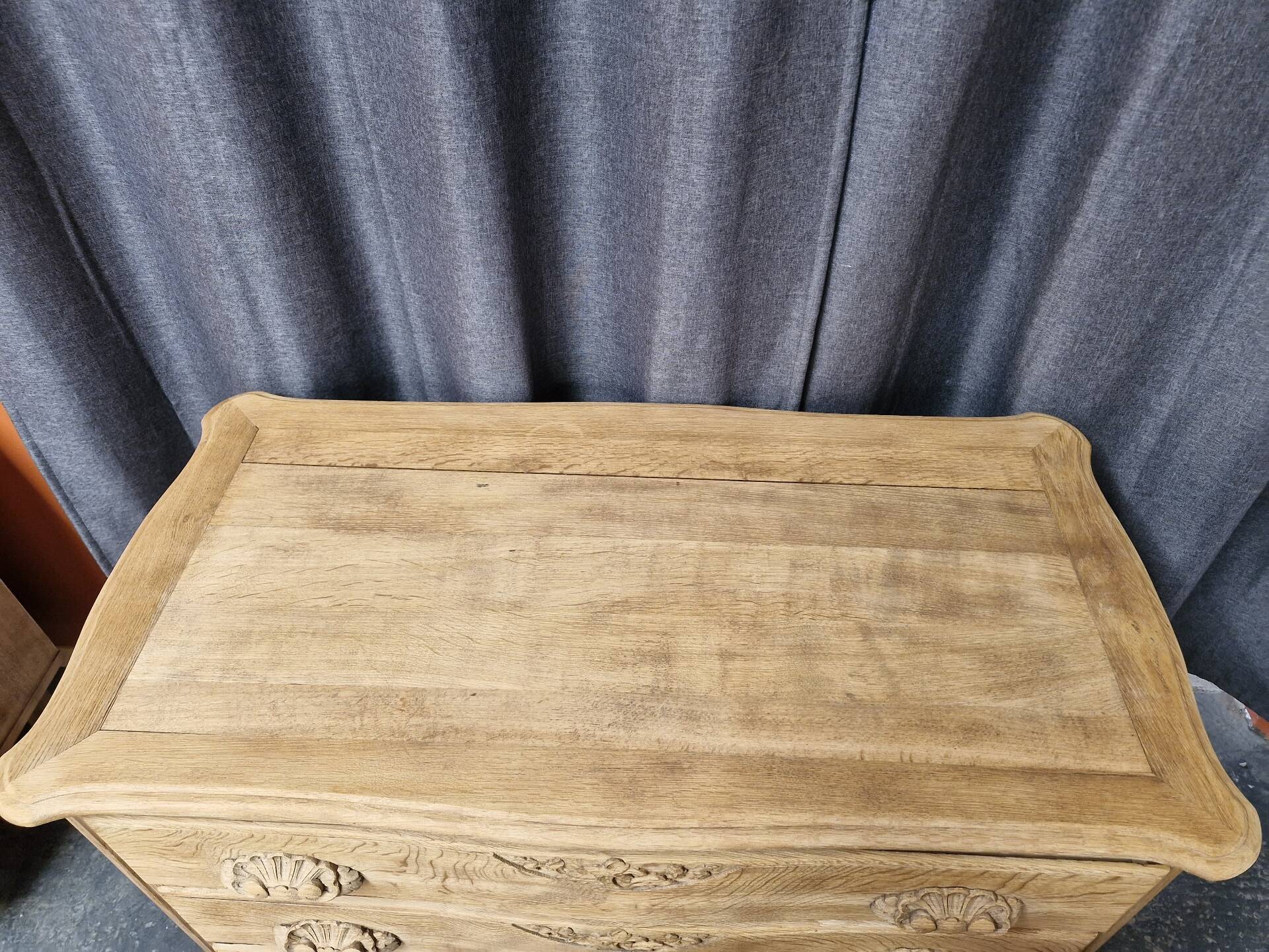 Chest of drawers