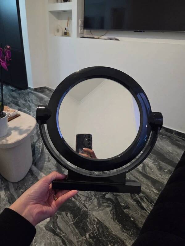 Vintage round pivoting mirror in black, retro style from the 70s/80s.