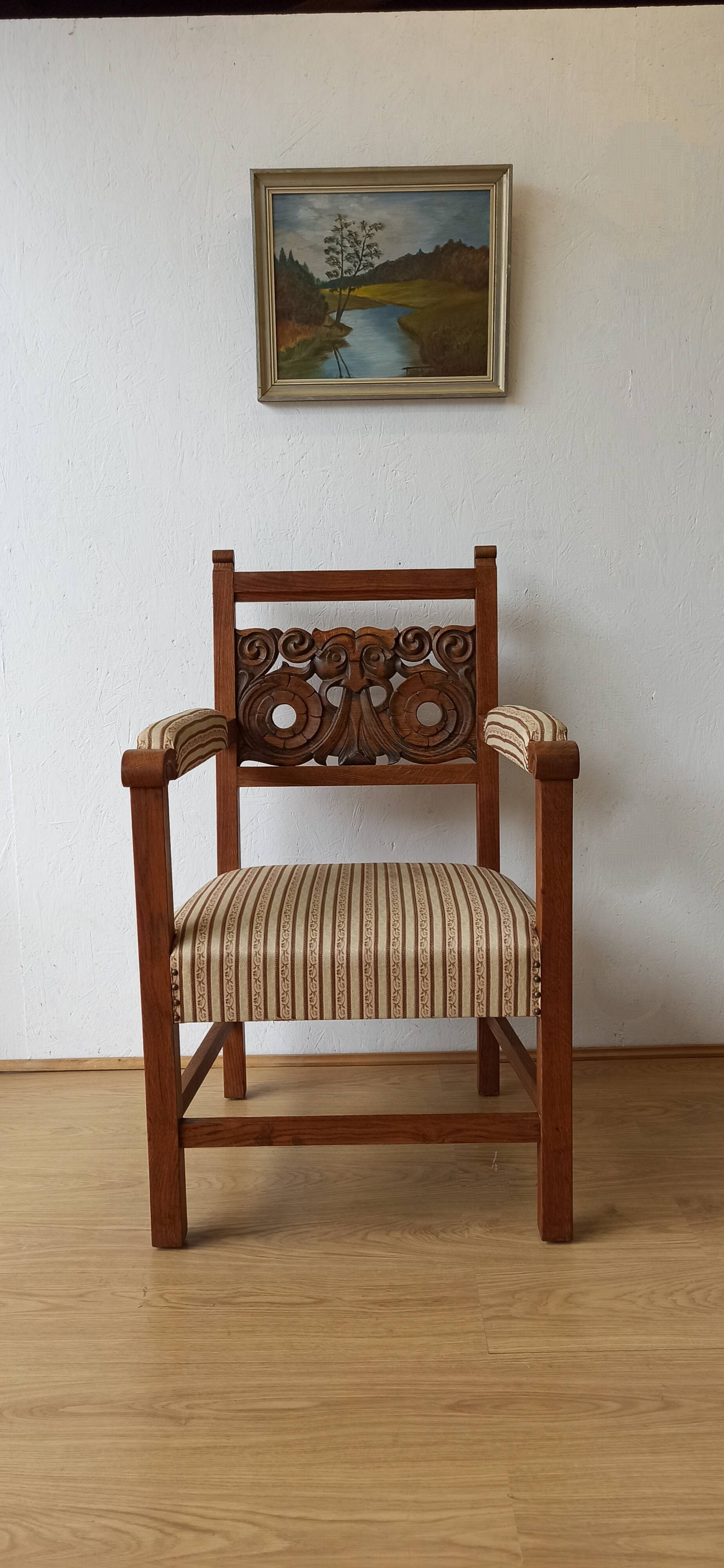 Pair of thrones vintage incredible chairs.