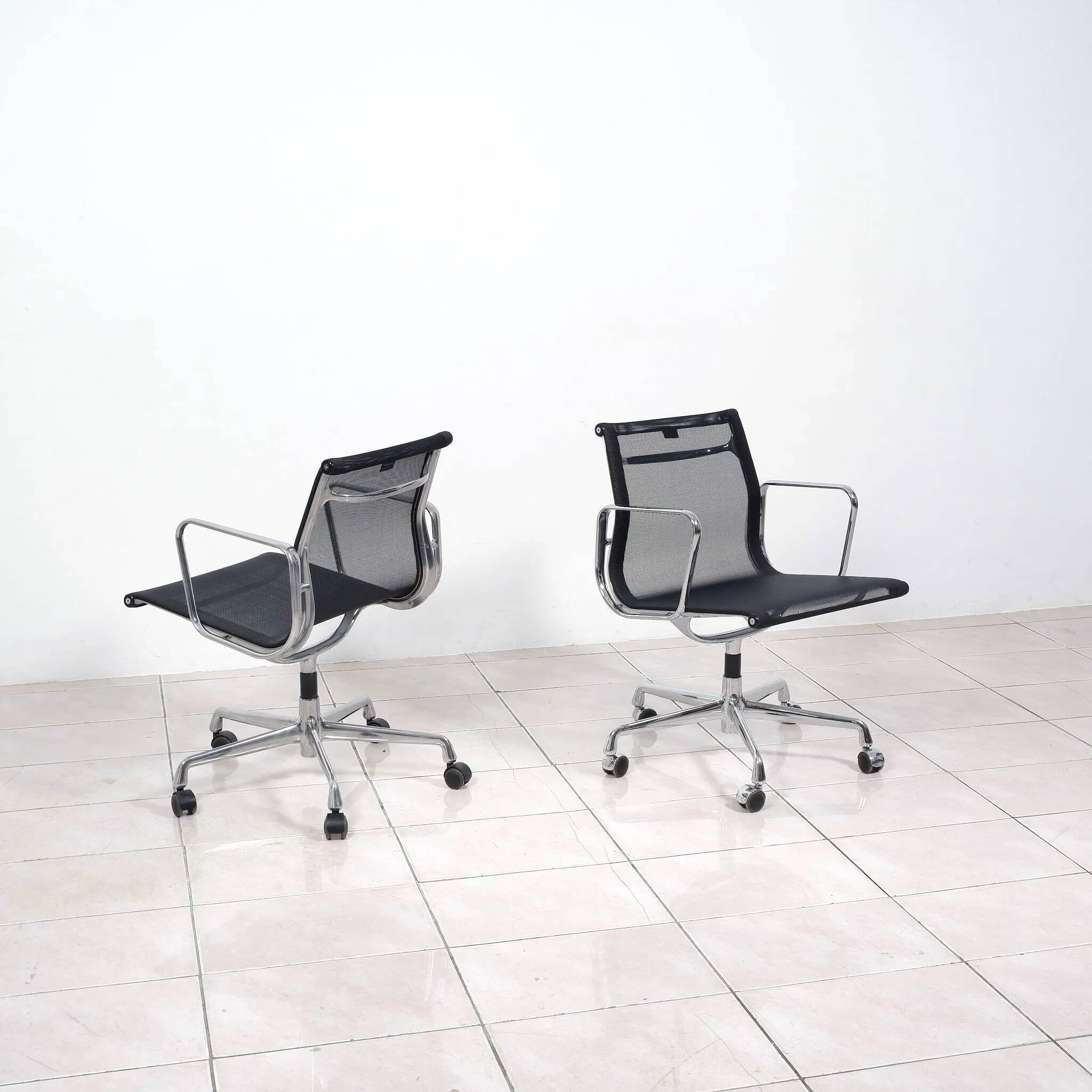 Eames Office Chairs EA 108 mit Rollen
