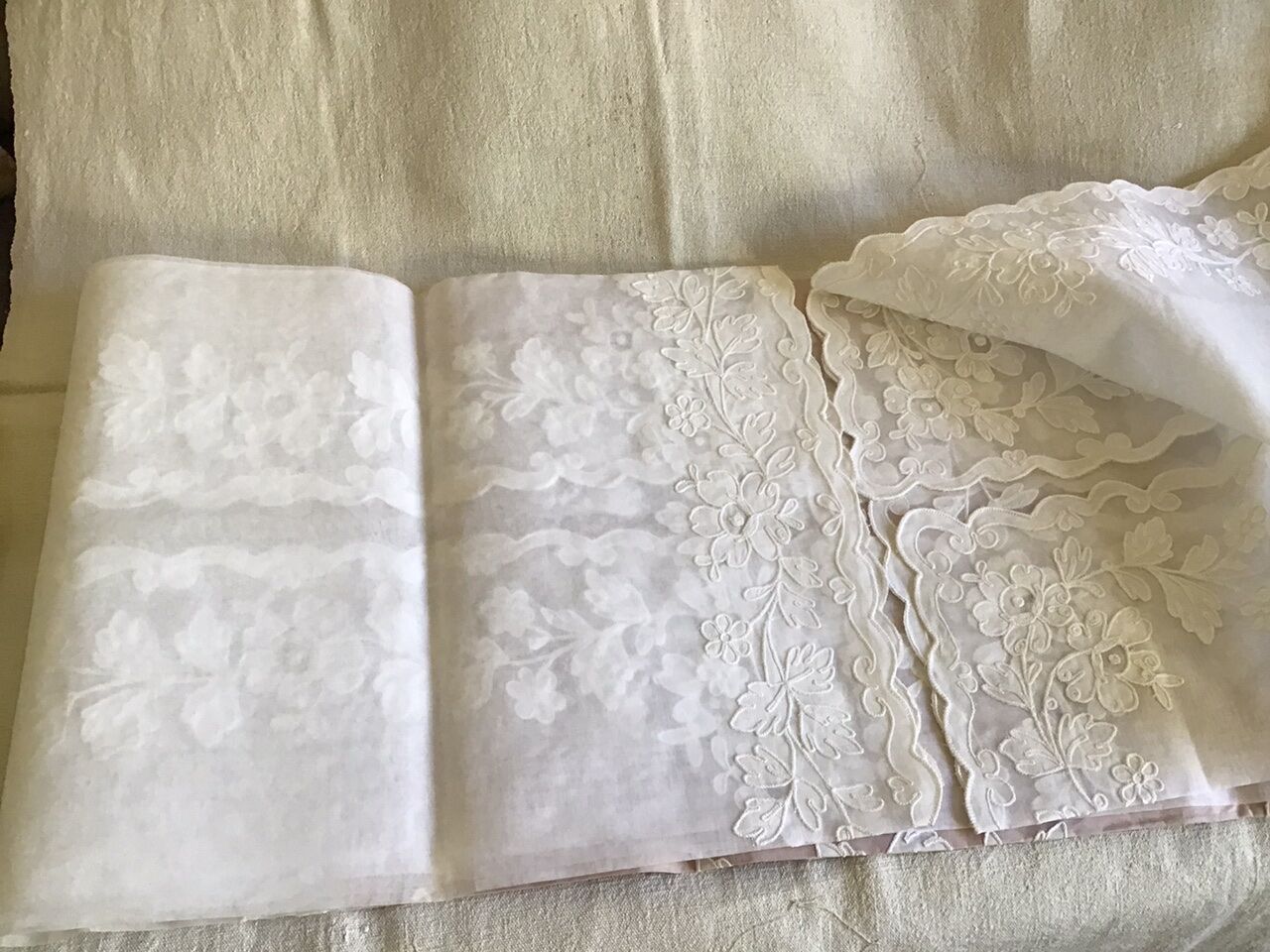 Ceremonial tablecloth in white organza