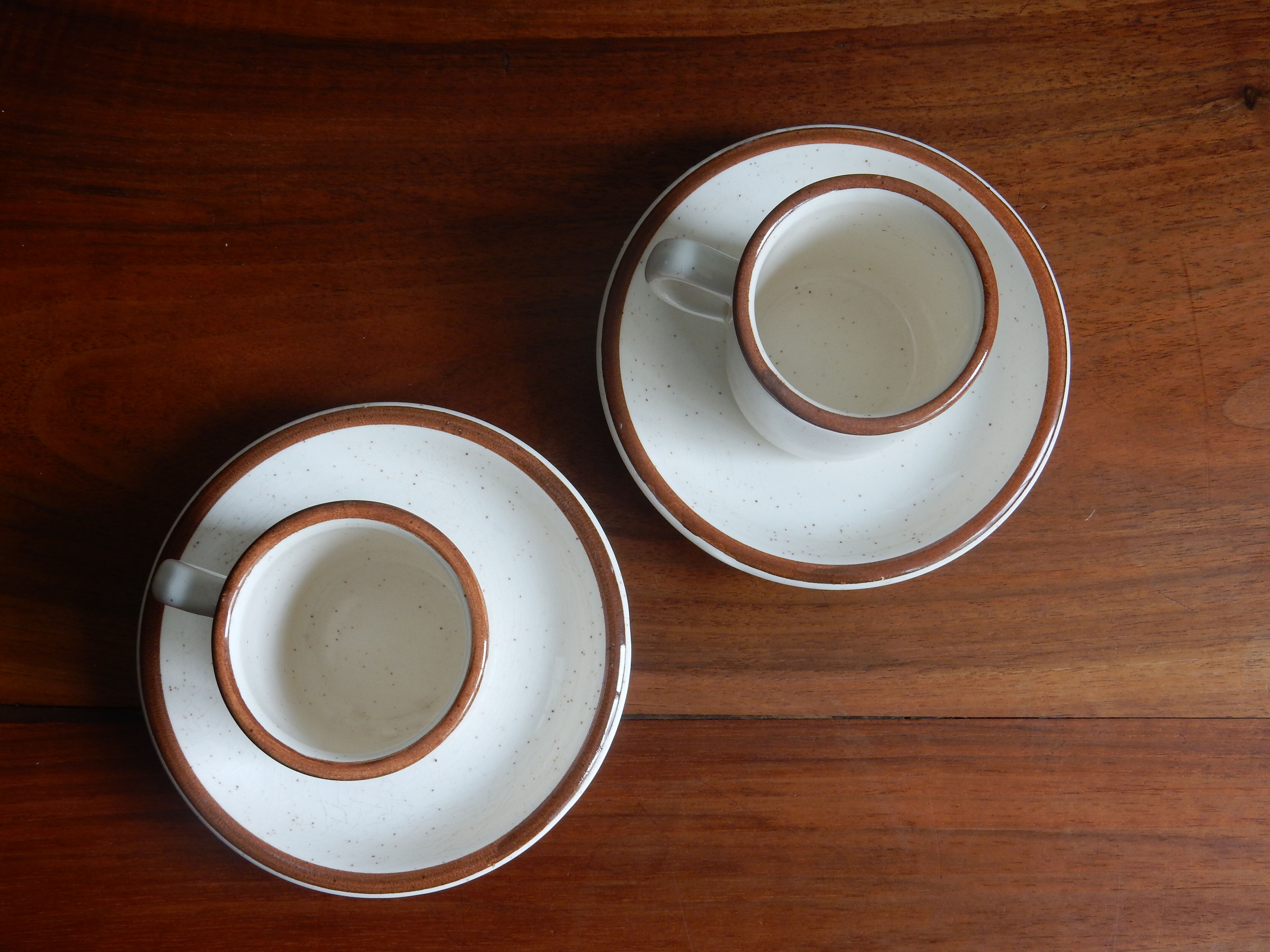2 coffee cups, 80s sandstone subcups