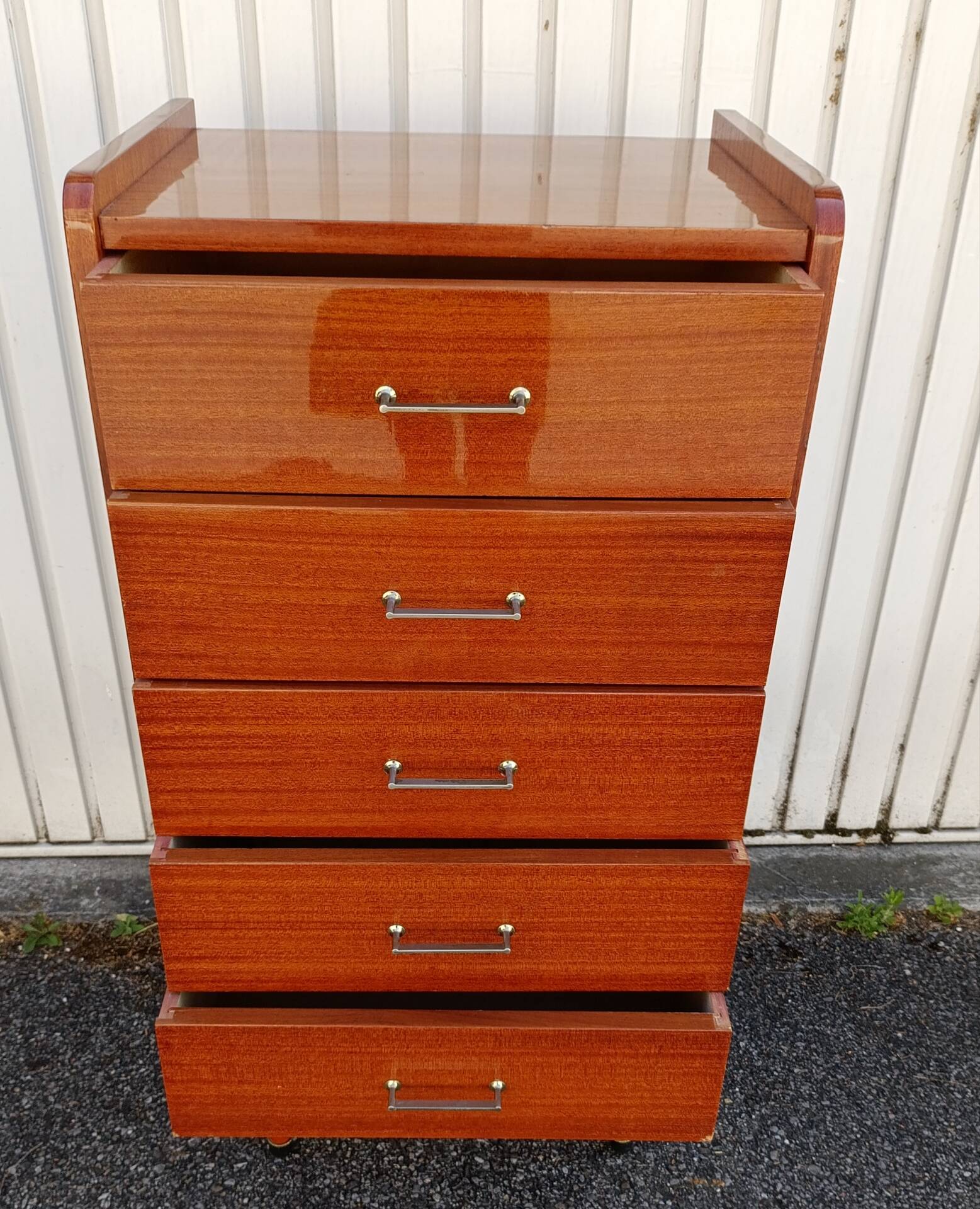 Chest of drawers
