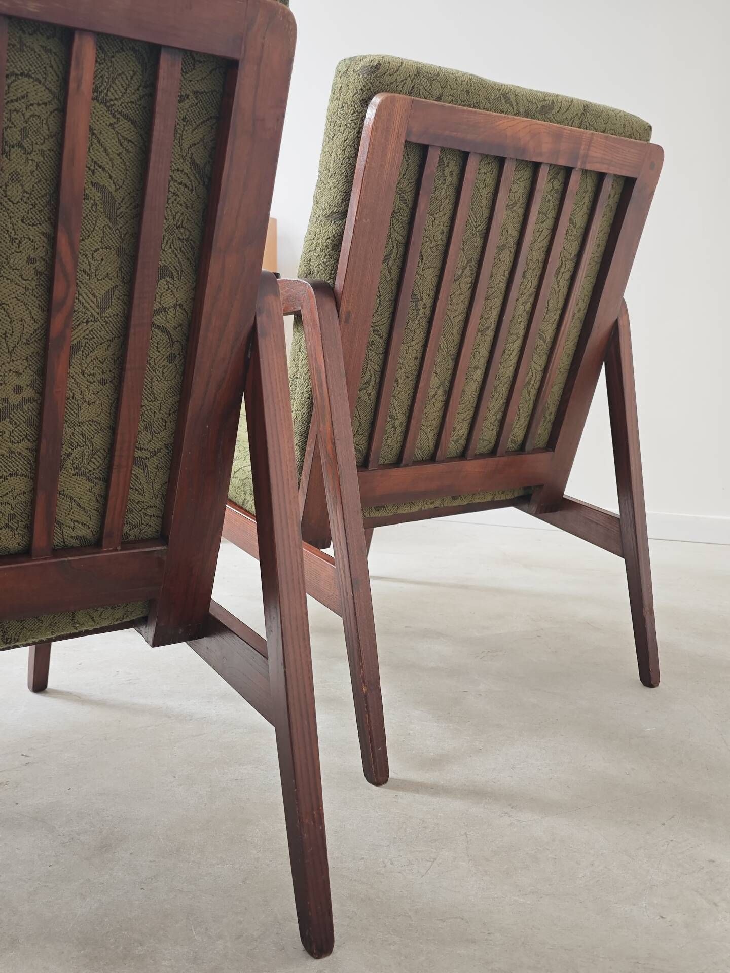 Pair of wooden armchairs Uluv green fabric 1960