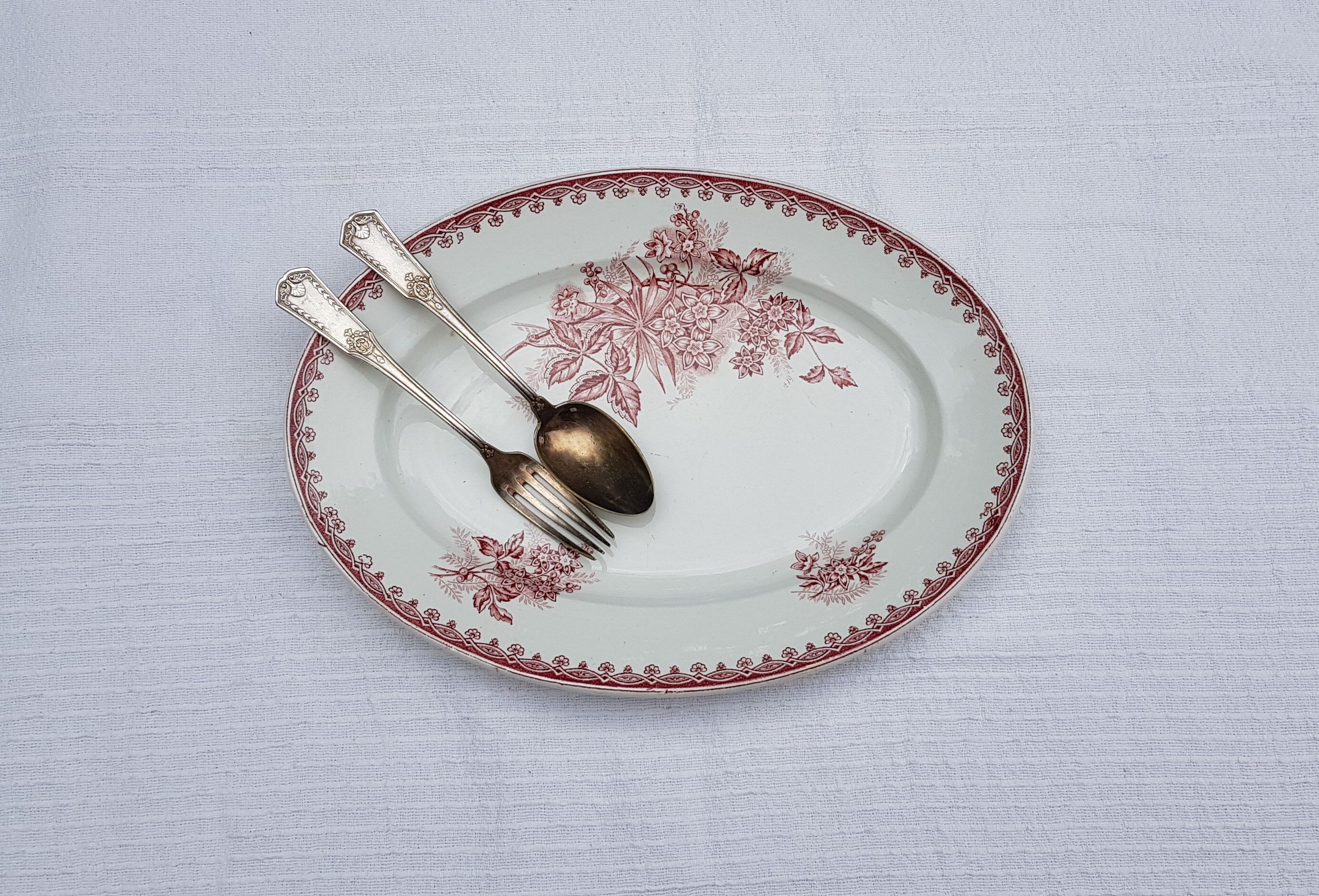 Oval serving dish in earthenware of Sté Amandinoise model Margot, iron earth.