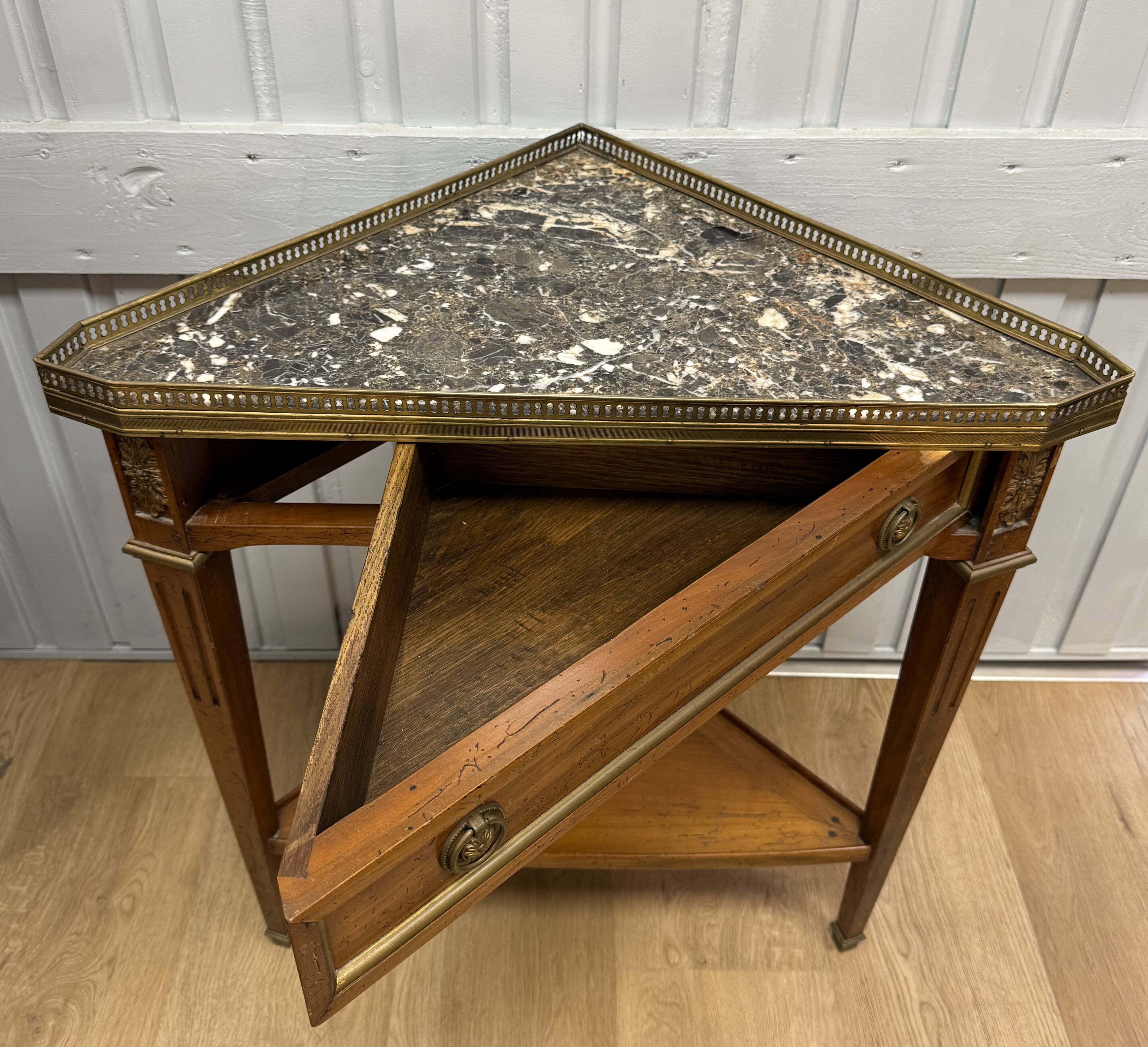 Corner shelf from Mailfert