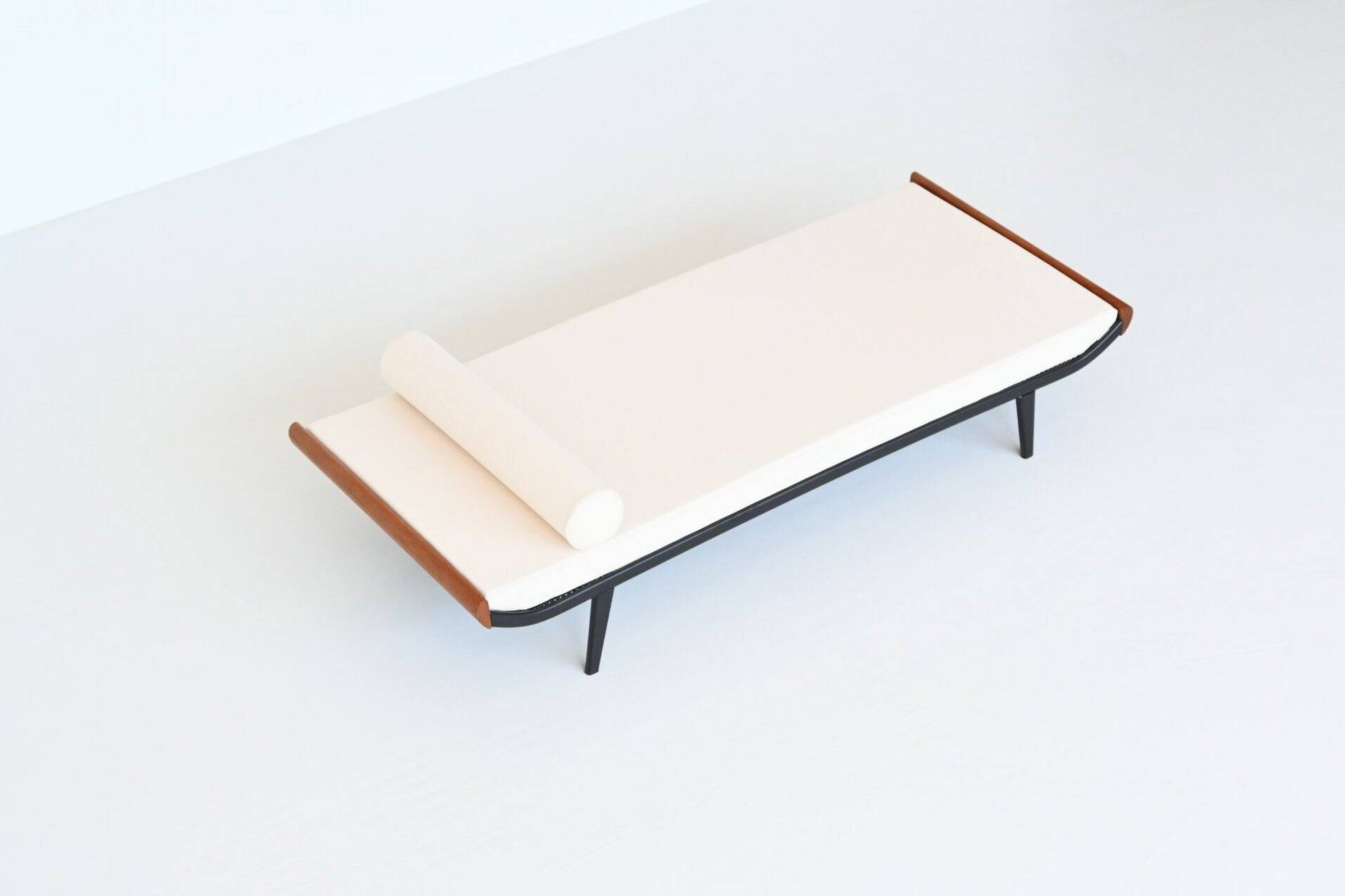 Dick Cordemeyer Lit de repos Cléopâtre en lin blanc Auping Pays-Bas 1954