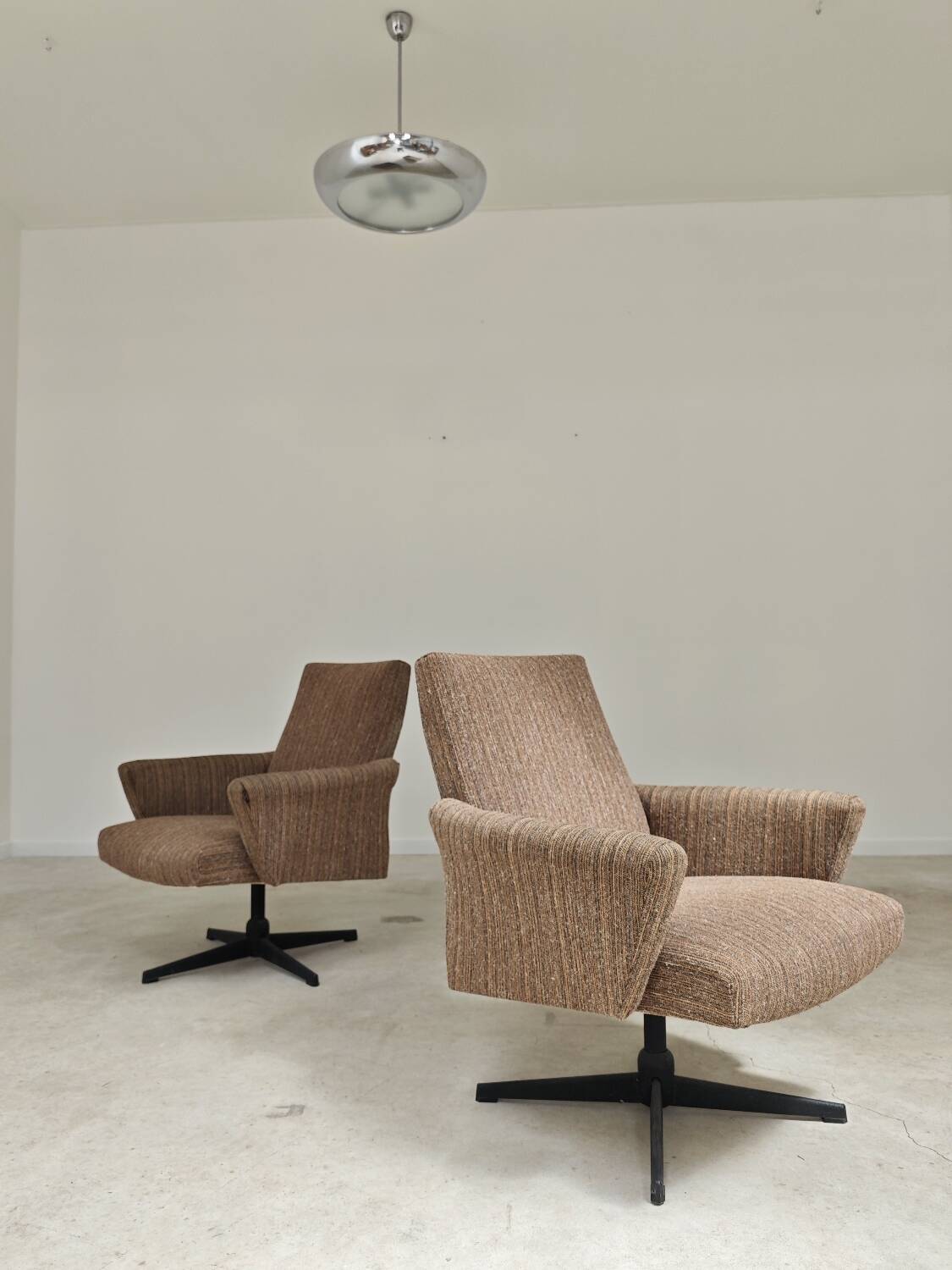 Paire de fauteuils pivotant Tchécoslovaquie 1960
