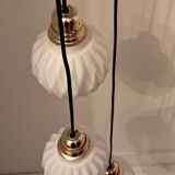 Suspension 3 lumières en opaline blanche