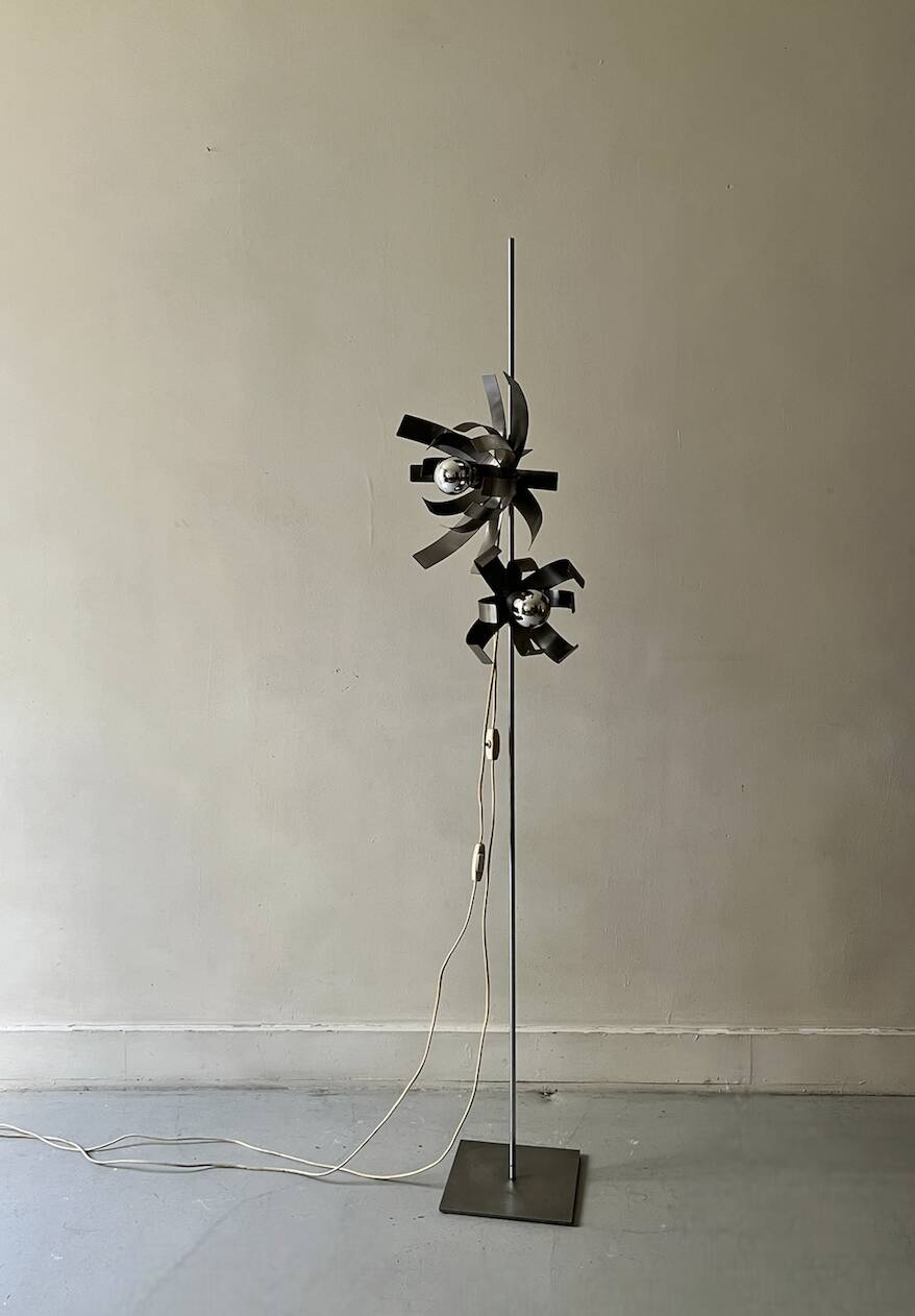 Jocelyn Troche (XXe siècle) Lampadaire fleur en acier chromé, design 1970