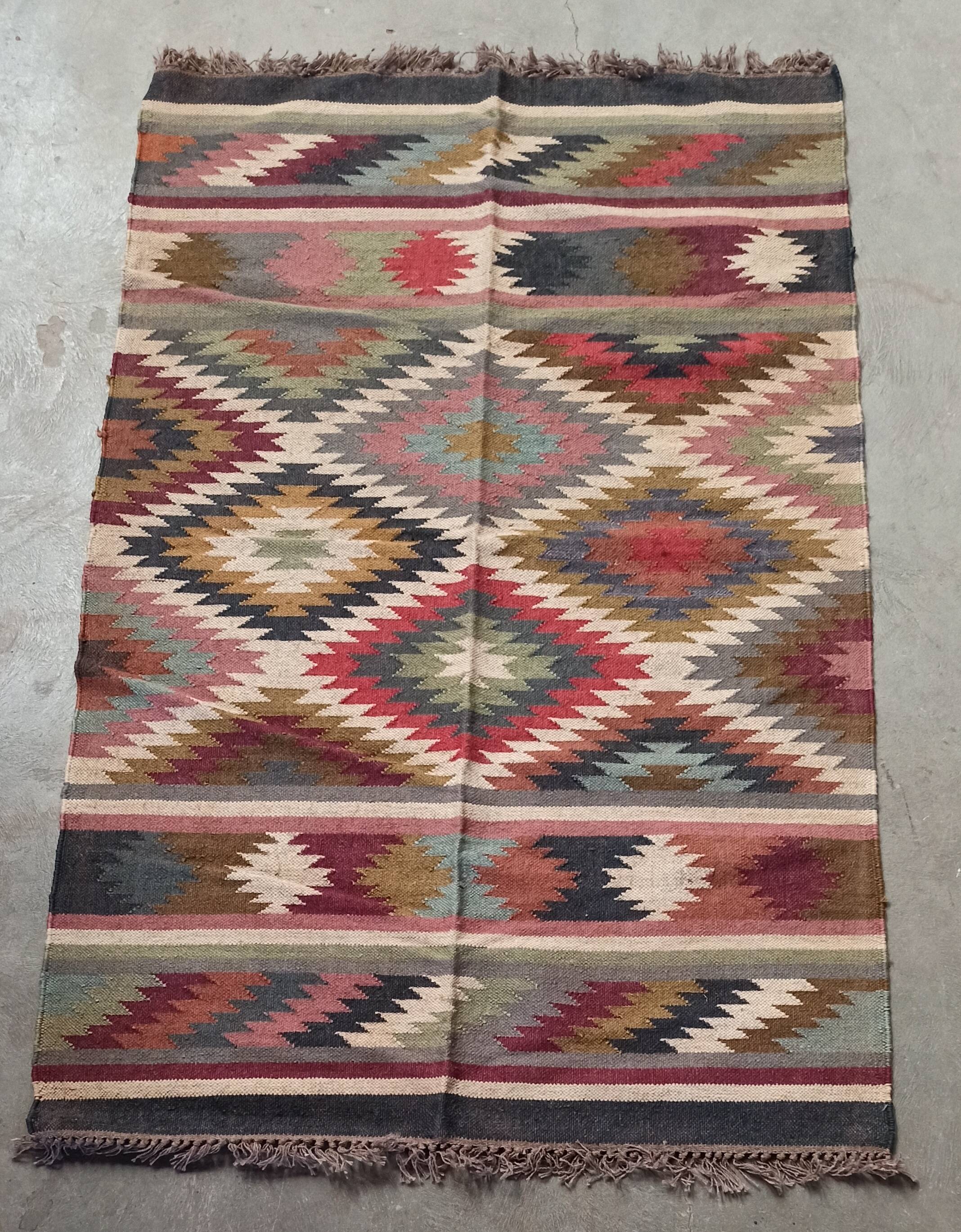 Kilim rug in jute and cotton. 125cm x 195cm