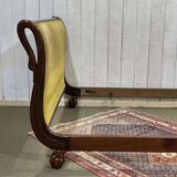 Lit Empire en acajou début XIXème à cols de cygnes et pieds griffes