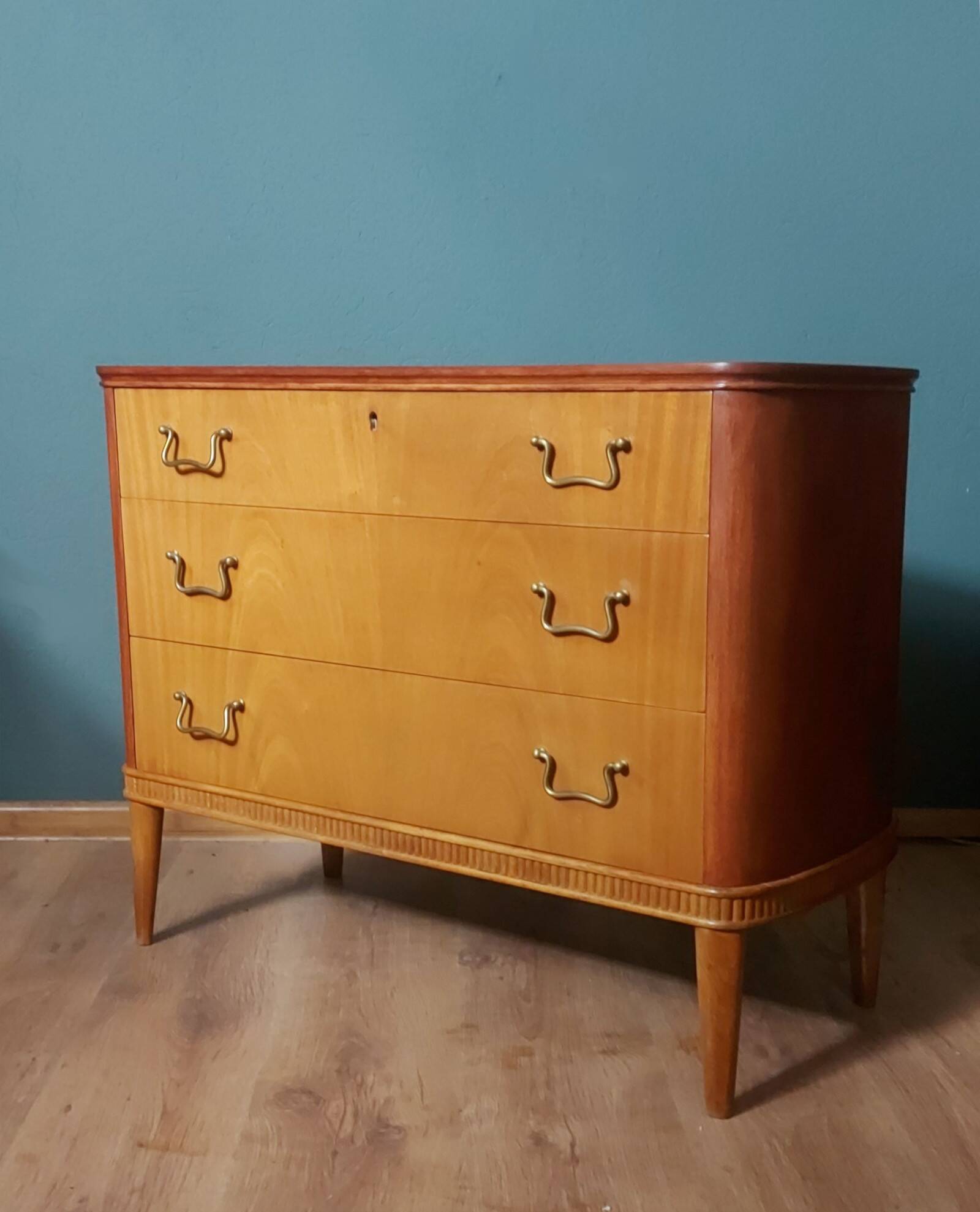 Commode scandinave en frêne des années 1950