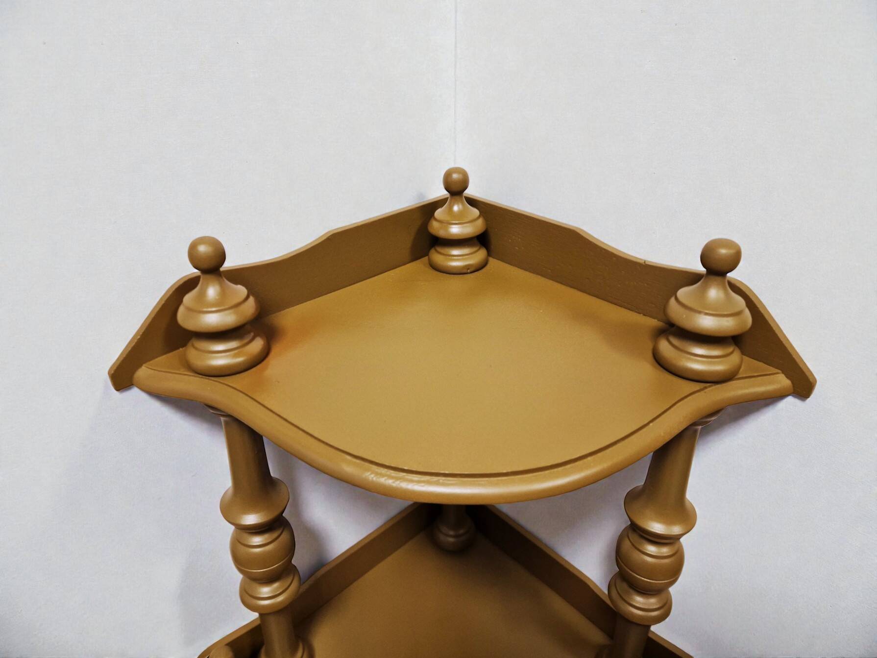 Large corner shelf in turned wood, Napoleon III style.