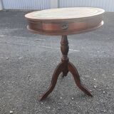 Pedestal table
