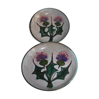 2 Hollow plates pattern with  thistles