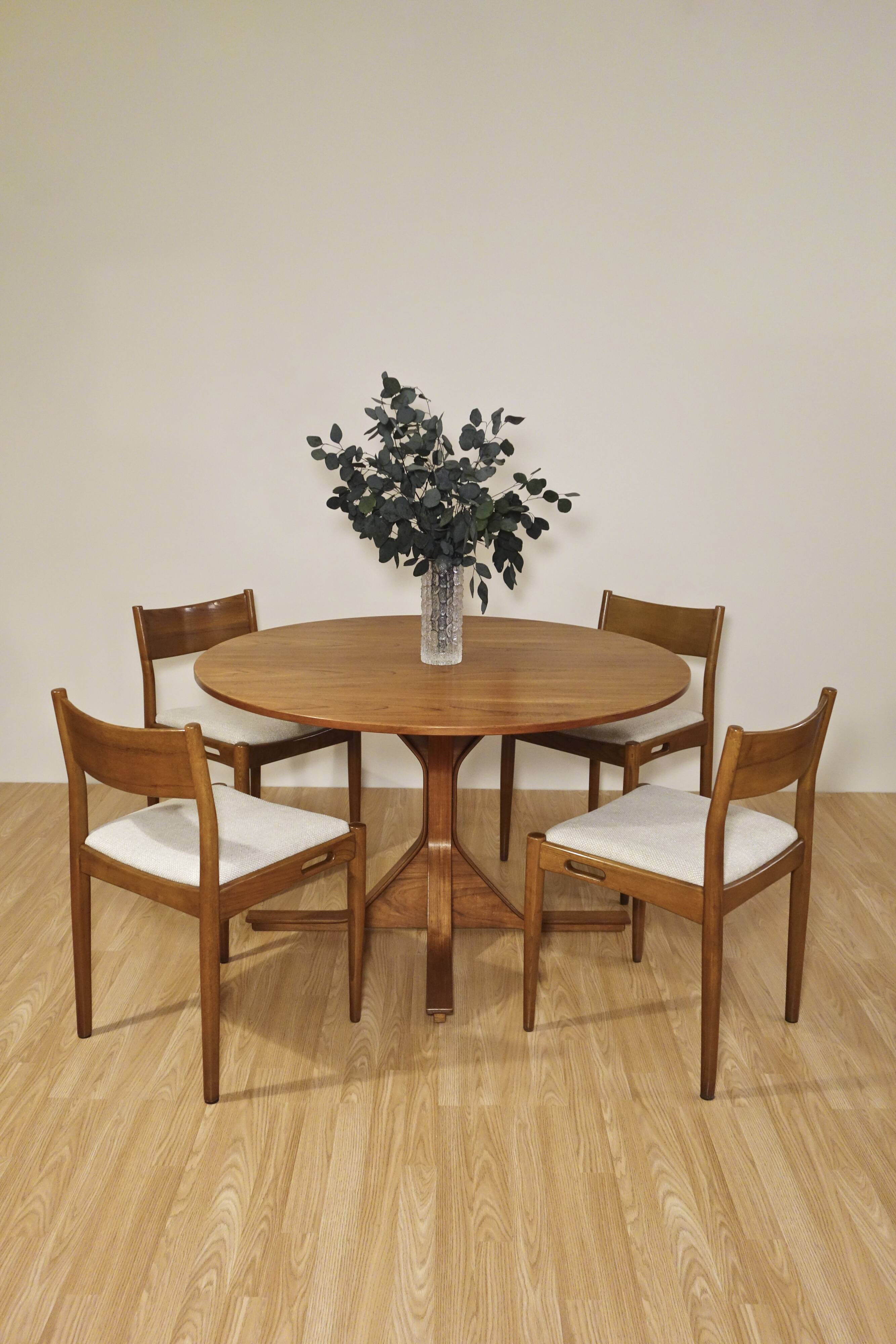 Round dining table "522" by Gianfranco Frattini for Bernini, Italy 1956