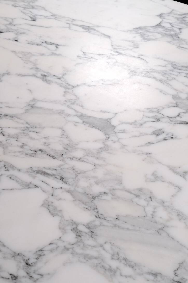 Large table ronde en marbre de Carrare, Italie, 1970s