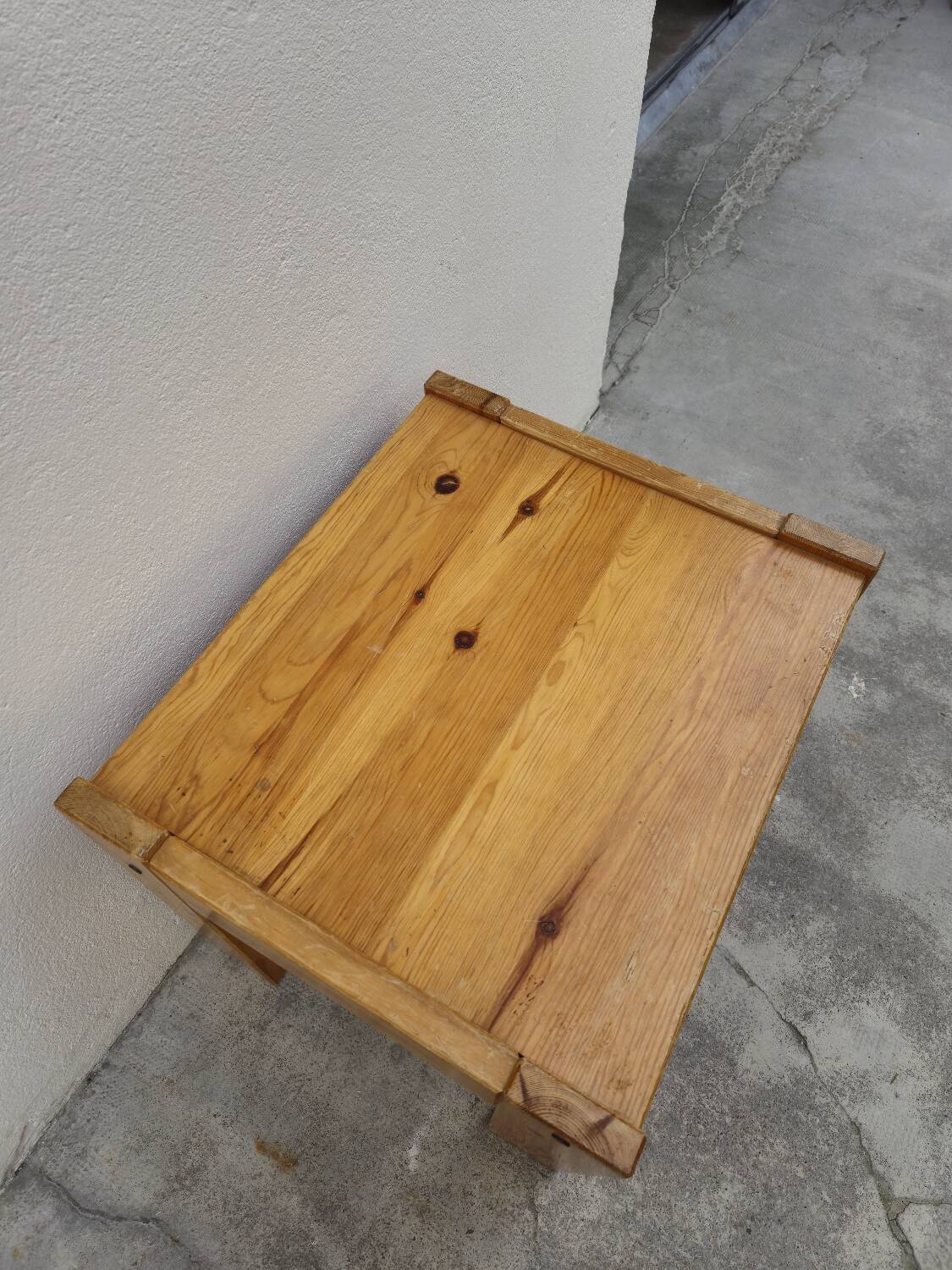 Regain bedside table in vintage pine