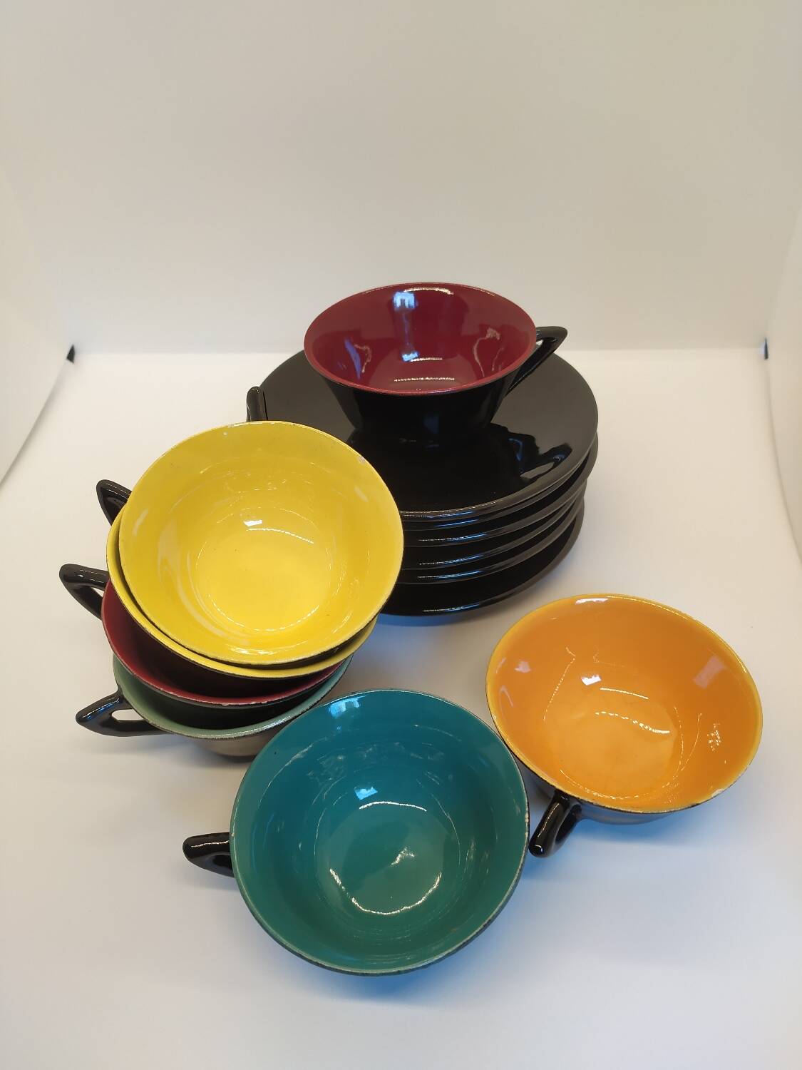 Set of 7 cups and saucers from the 50s.