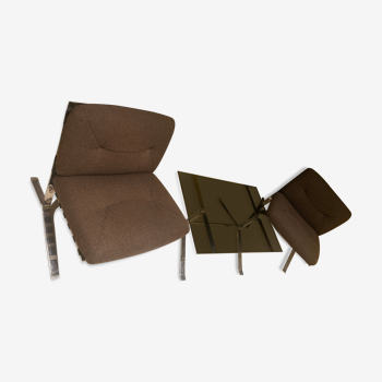 Lot composé d'une paire de fauteuils et d'une table basse